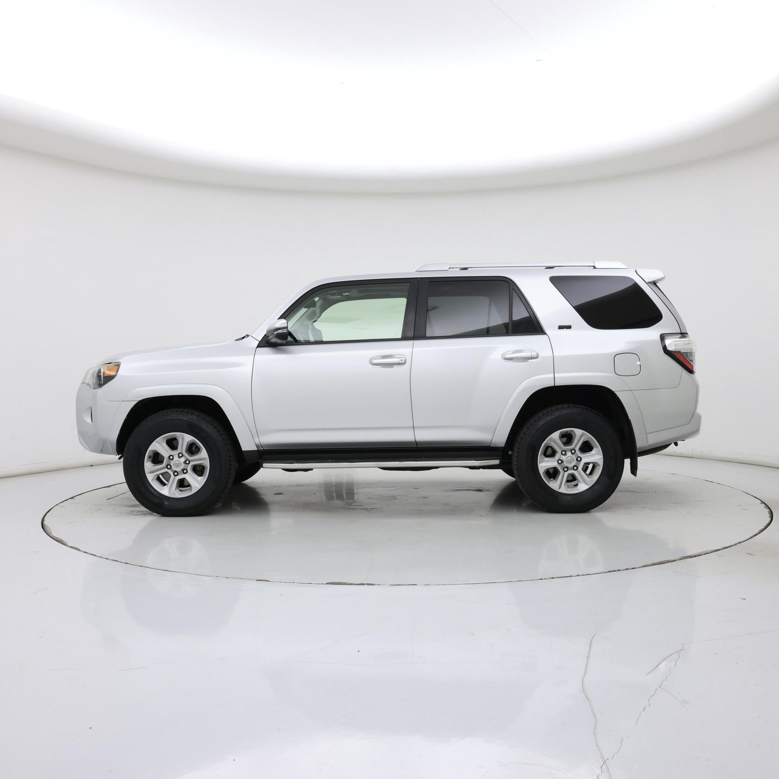 Thumbnail: 2016 Toyota 4Runner - 3