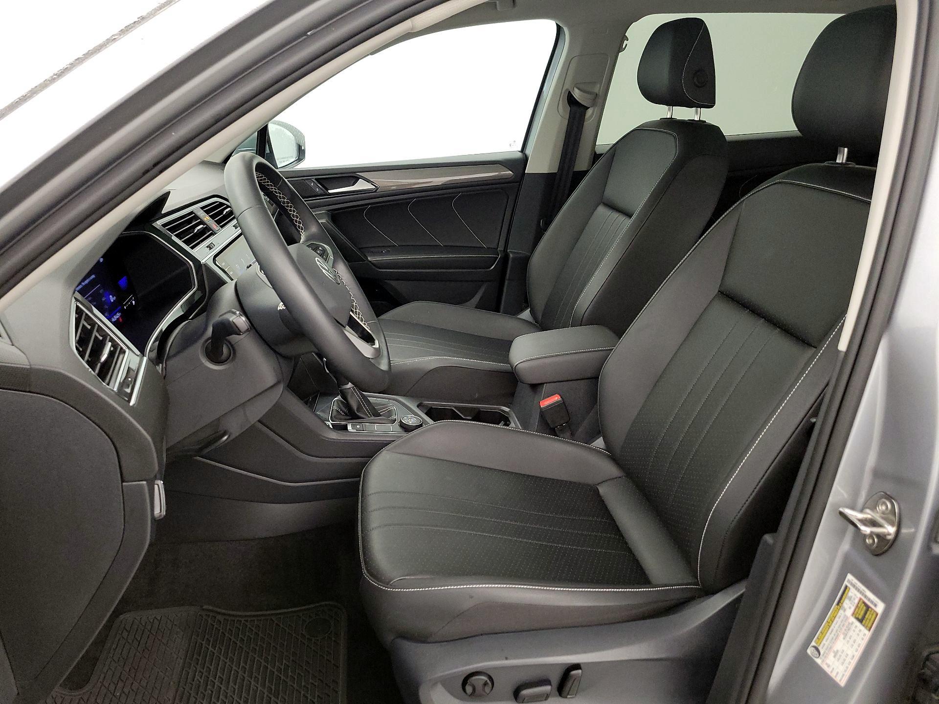 Thumbnail: 2023 Volkswagen Tiguan - 11