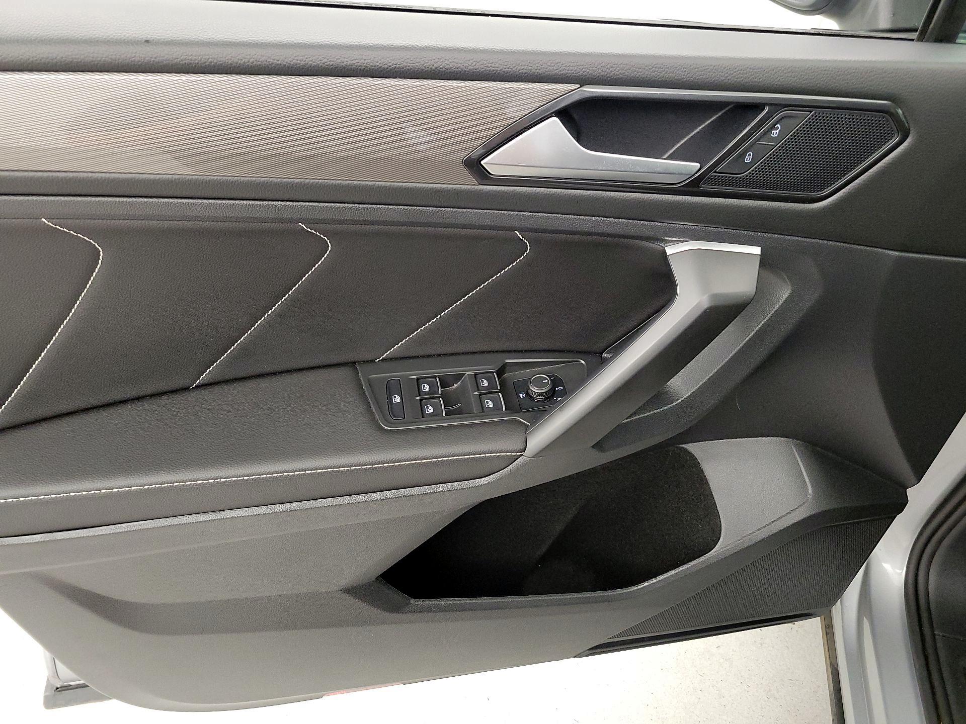 Thumbnail: 2023 Volkswagen Tiguan - 12