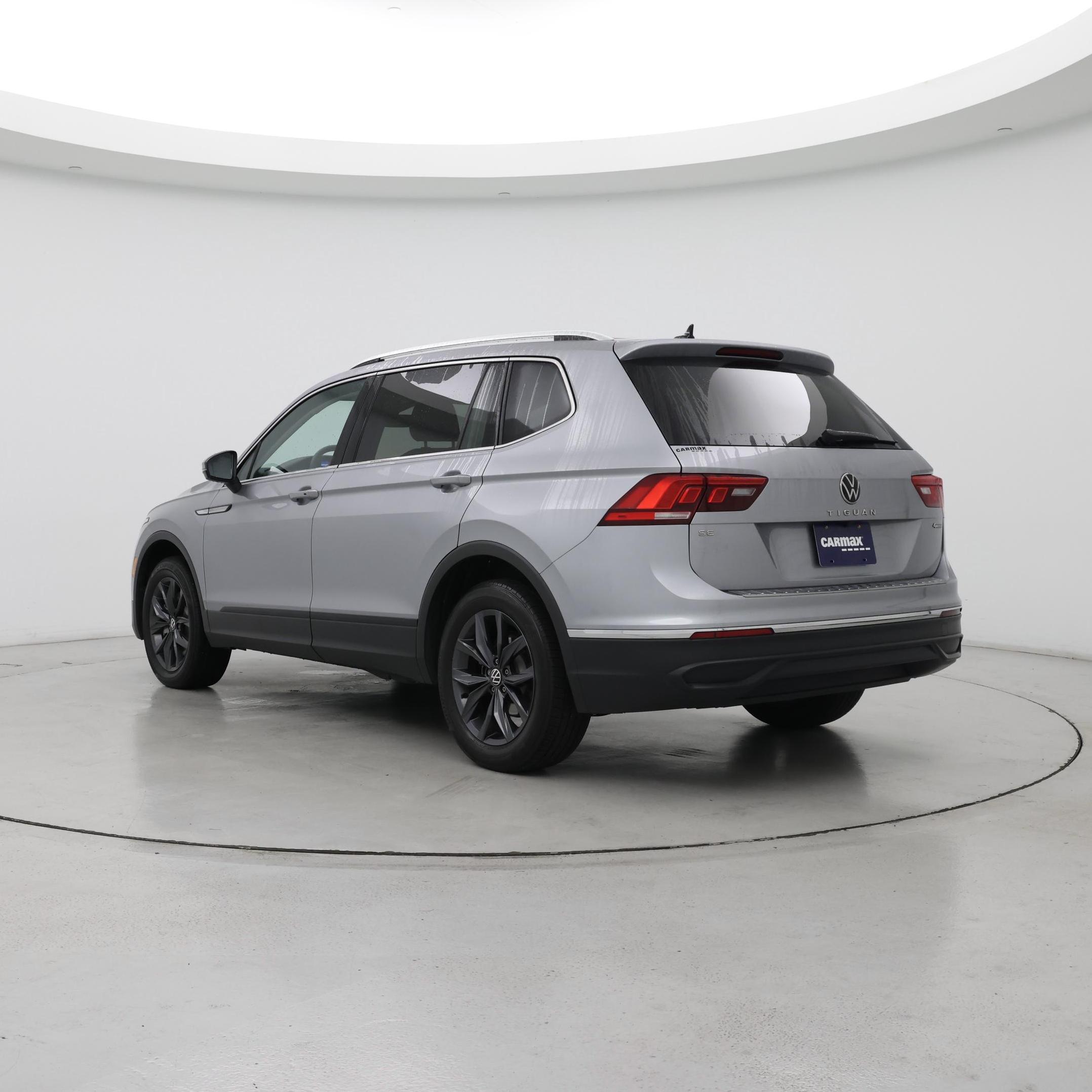 Thumbnail: 2023 Volkswagen Tiguan - 2