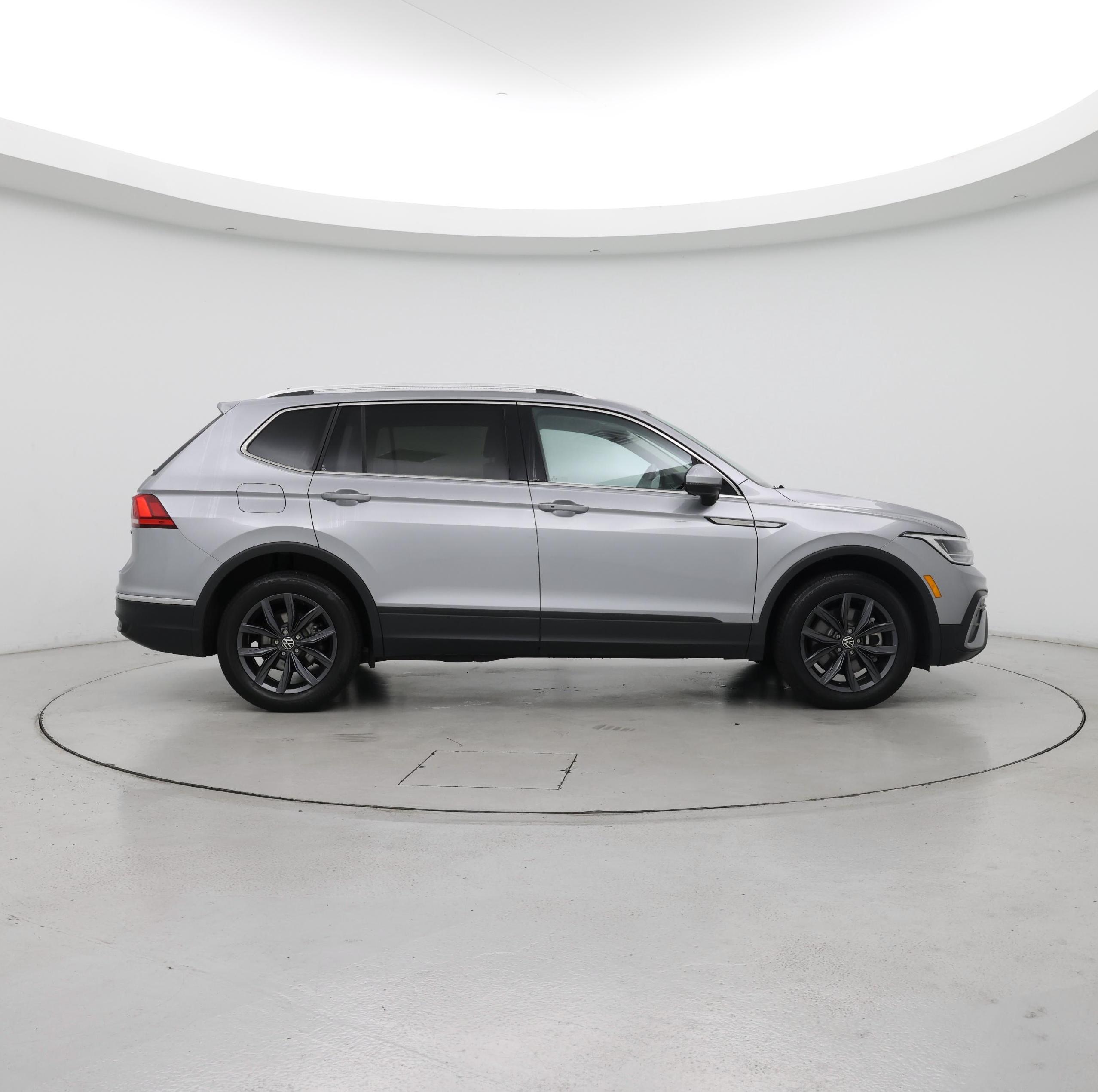 Thumbnail: 2023 Volkswagen Tiguan - 7