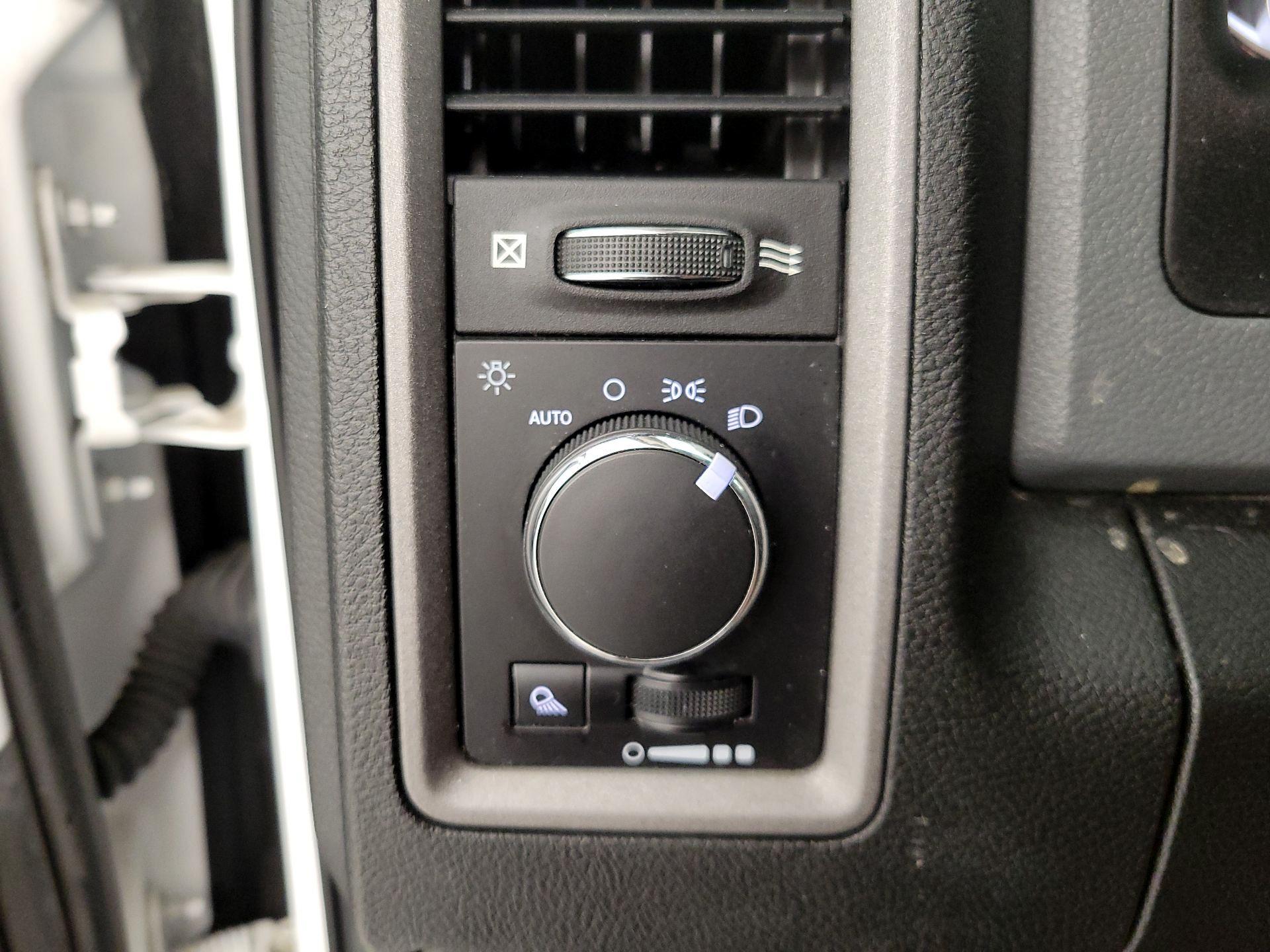 Thumbnail: 2019 RAM 1500 Classic - 13