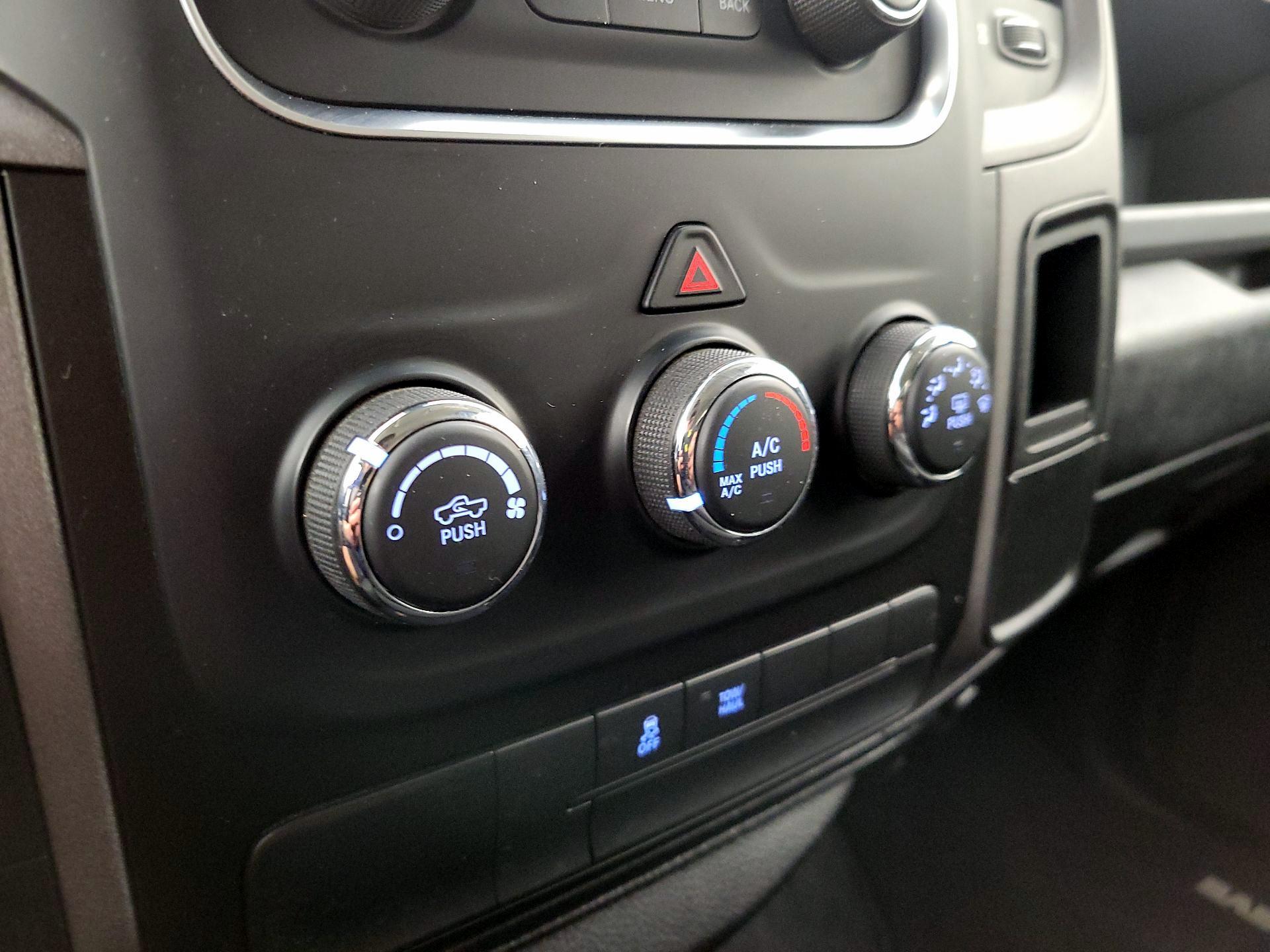 Thumbnail: 2019 RAM 1500 Classic - 16