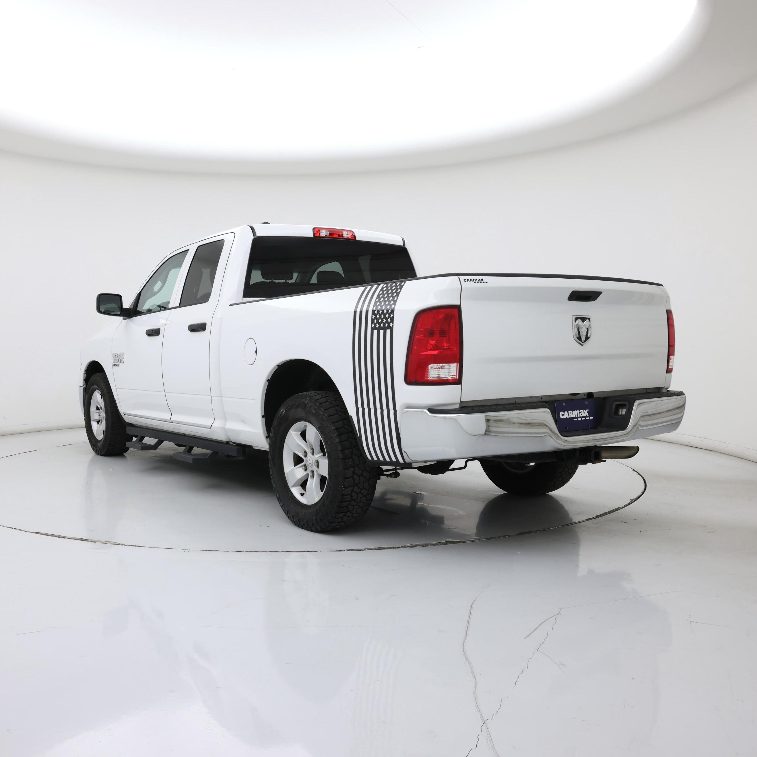 Thumbnail: 2019 RAM 1500 Classic - 2