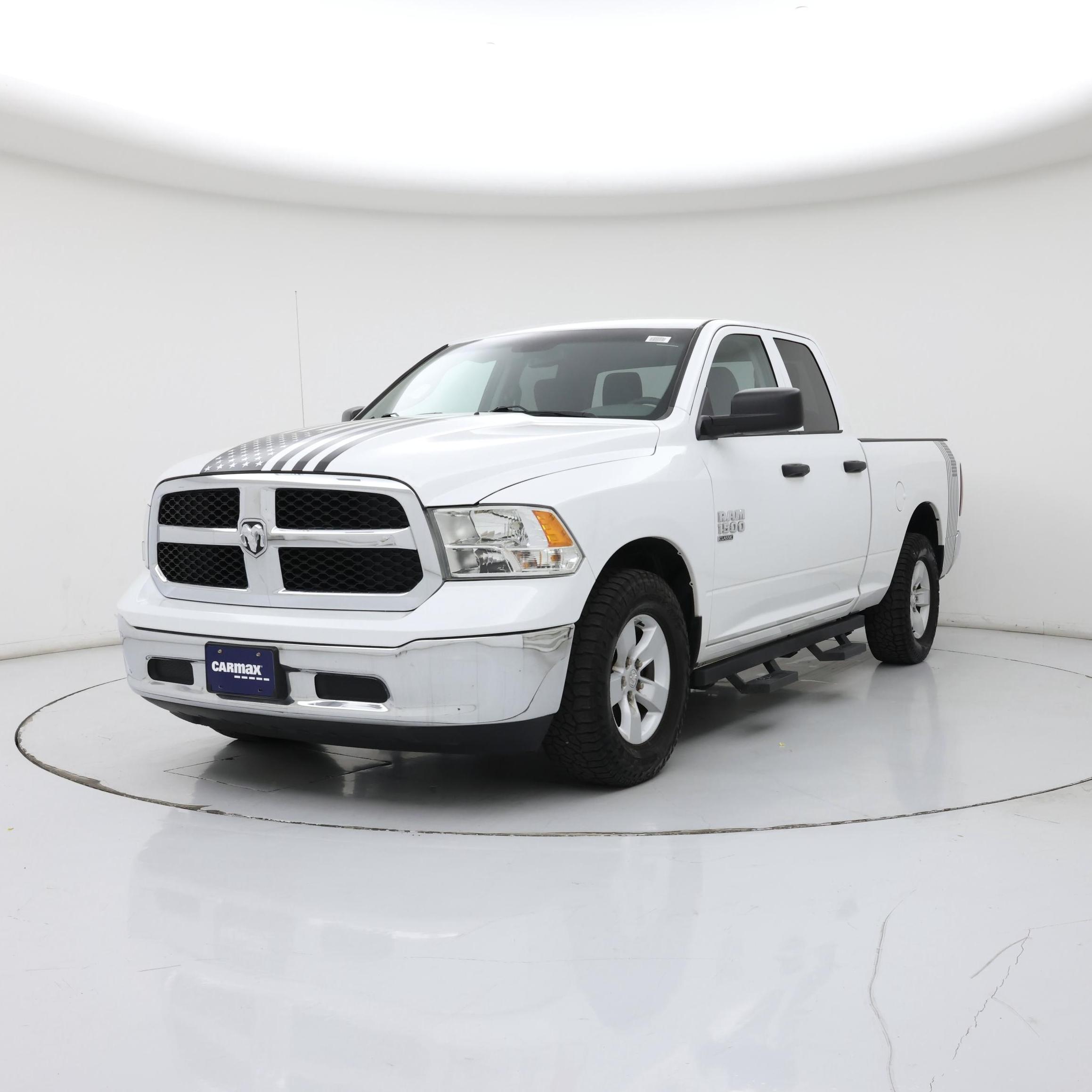 Thumbnail: 2019 RAM 1500 Classic - 4