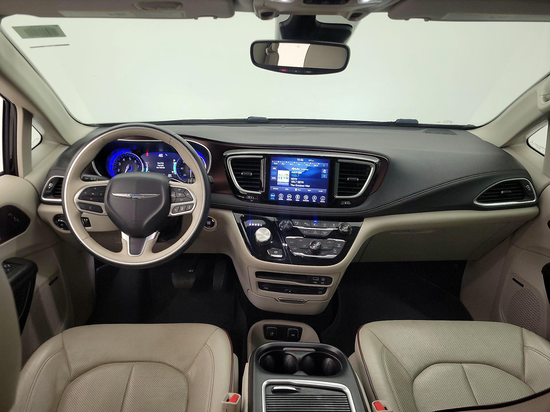 Thumbnail: 2018 Chrysler Pacifica - 9