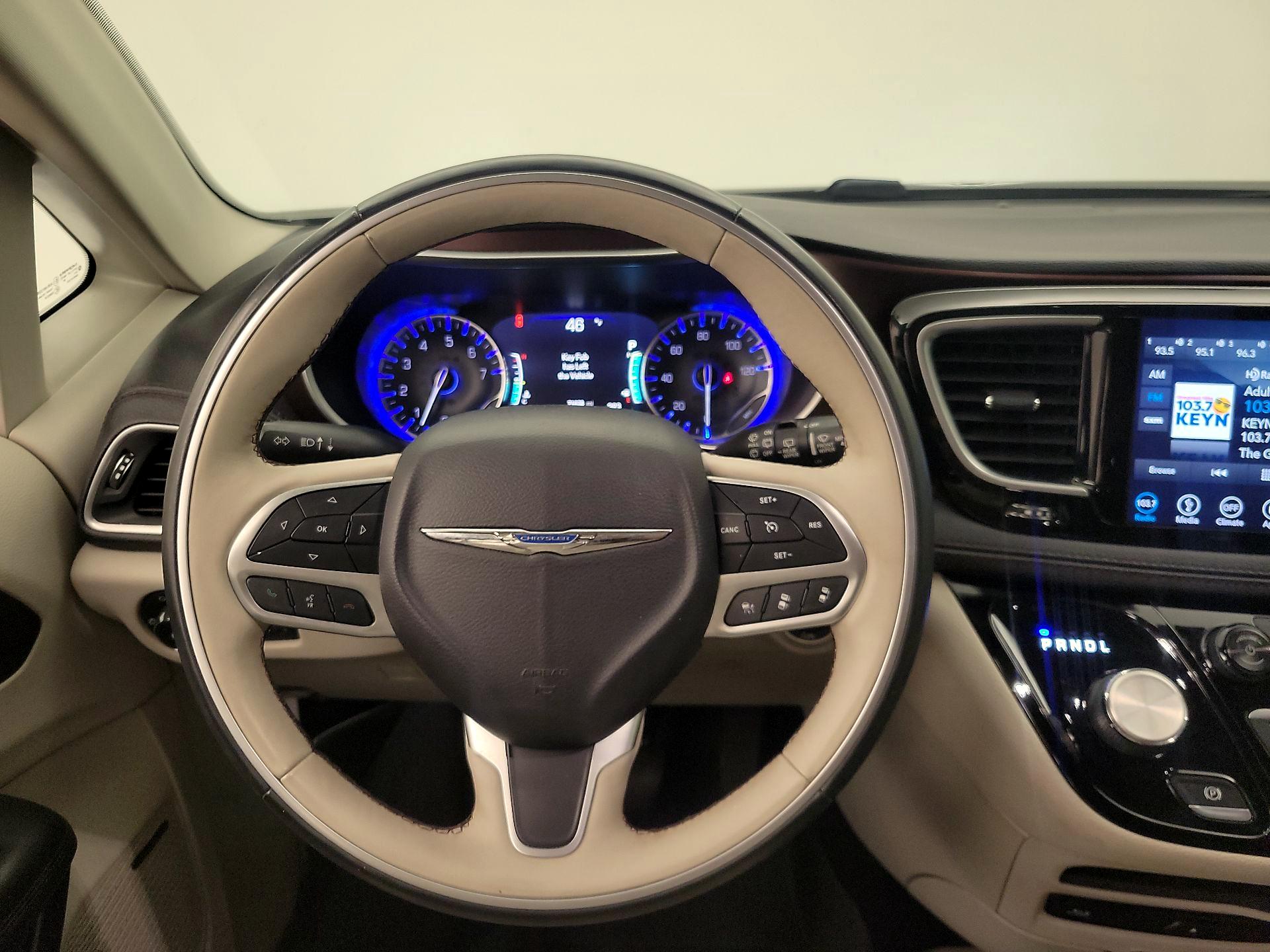 Thumbnail: 2018 Chrysler Pacifica - 10