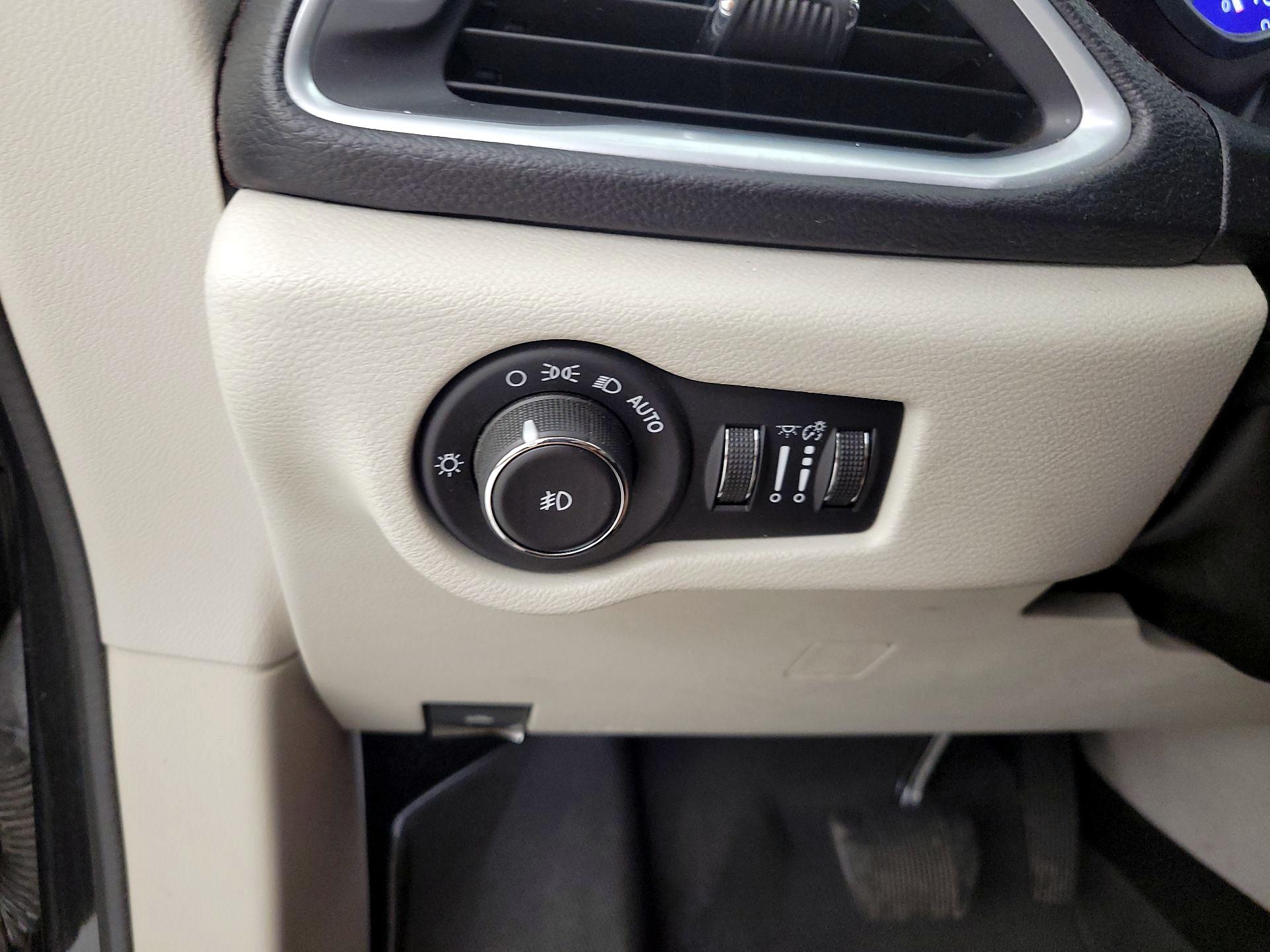 Thumbnail: 2018 Chrysler Pacifica - 13