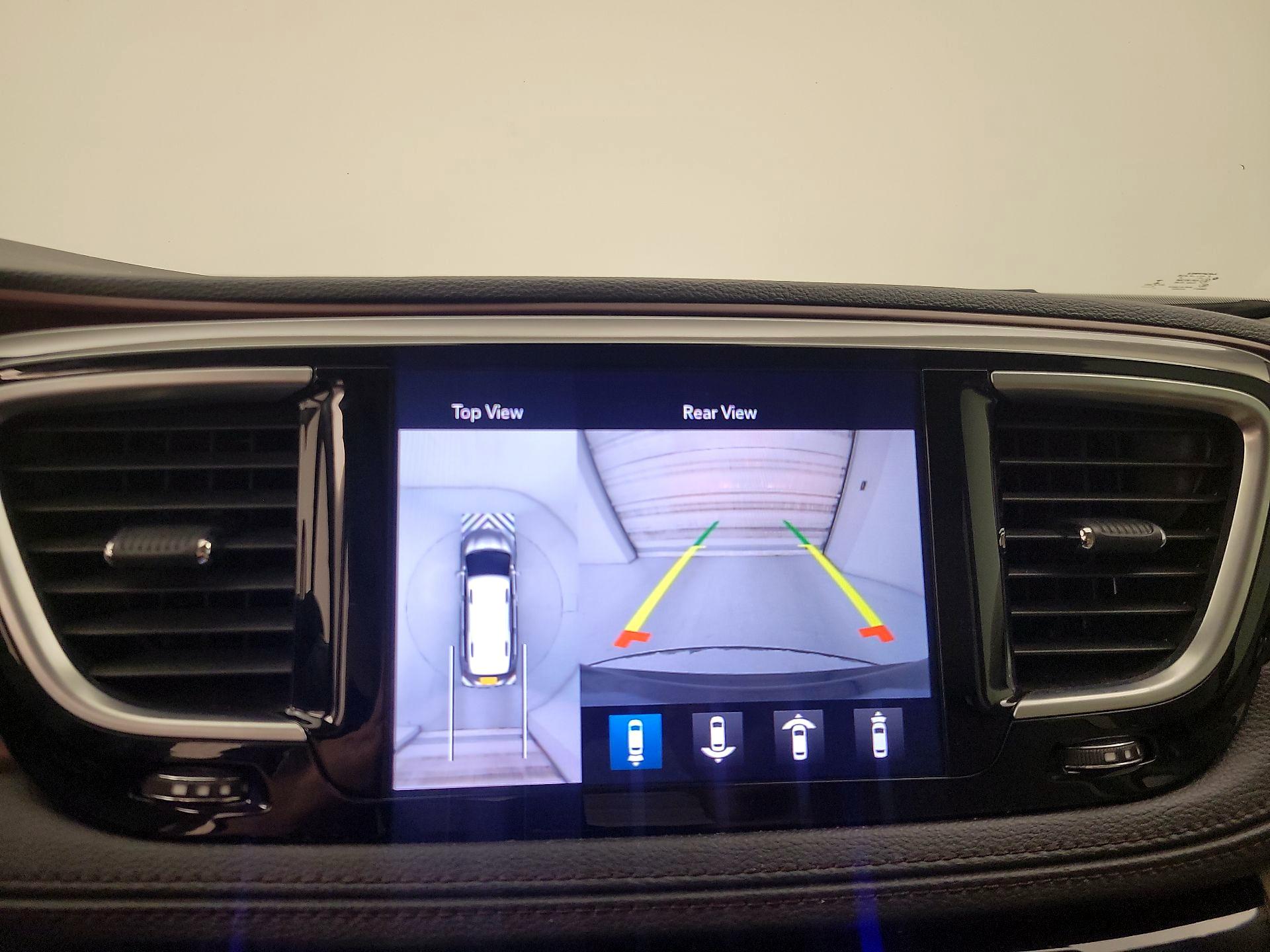 Thumbnail: 2018 Chrysler Pacifica - 15