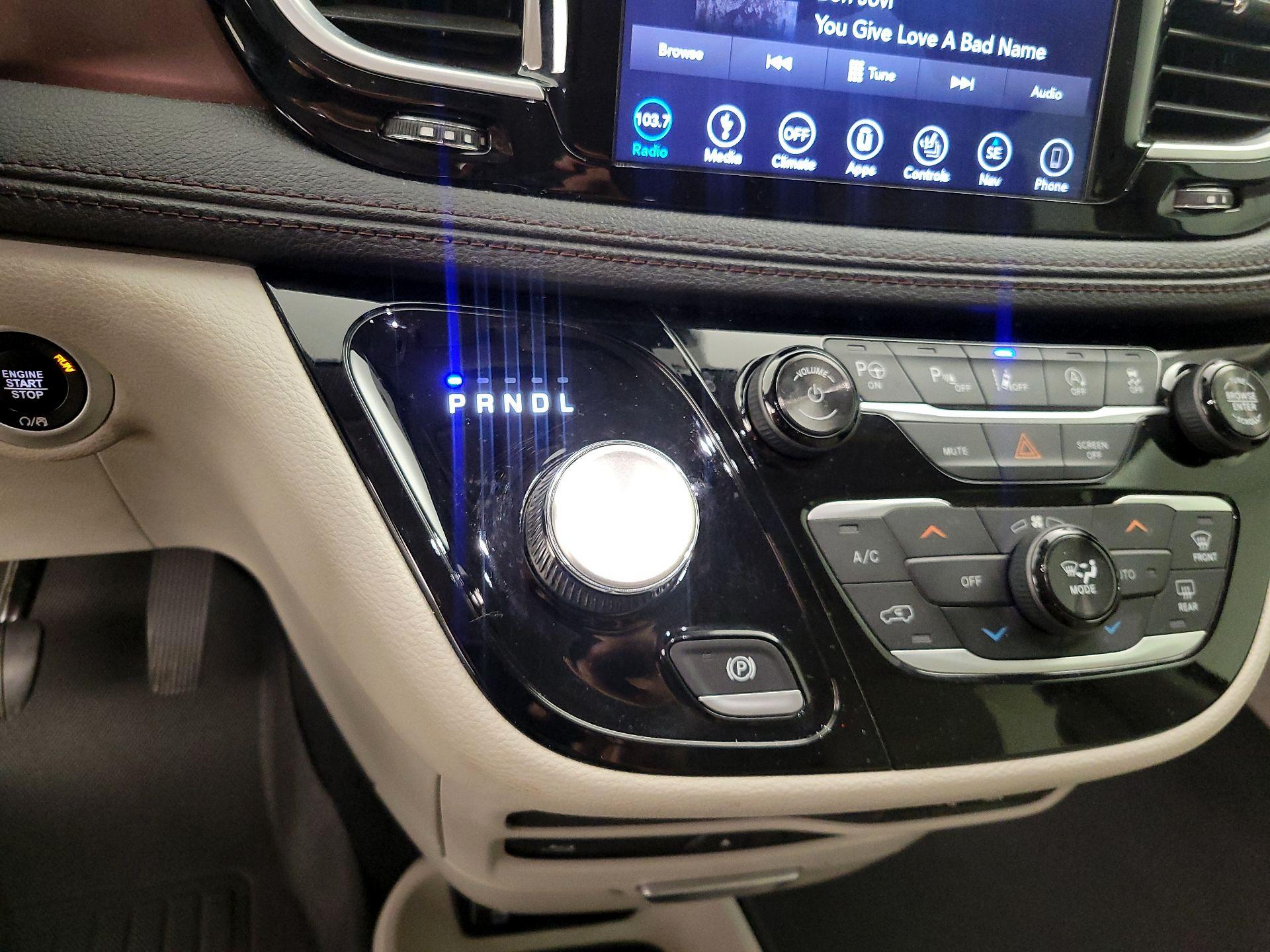 Thumbnail: 2018 Chrysler Pacifica - 18
