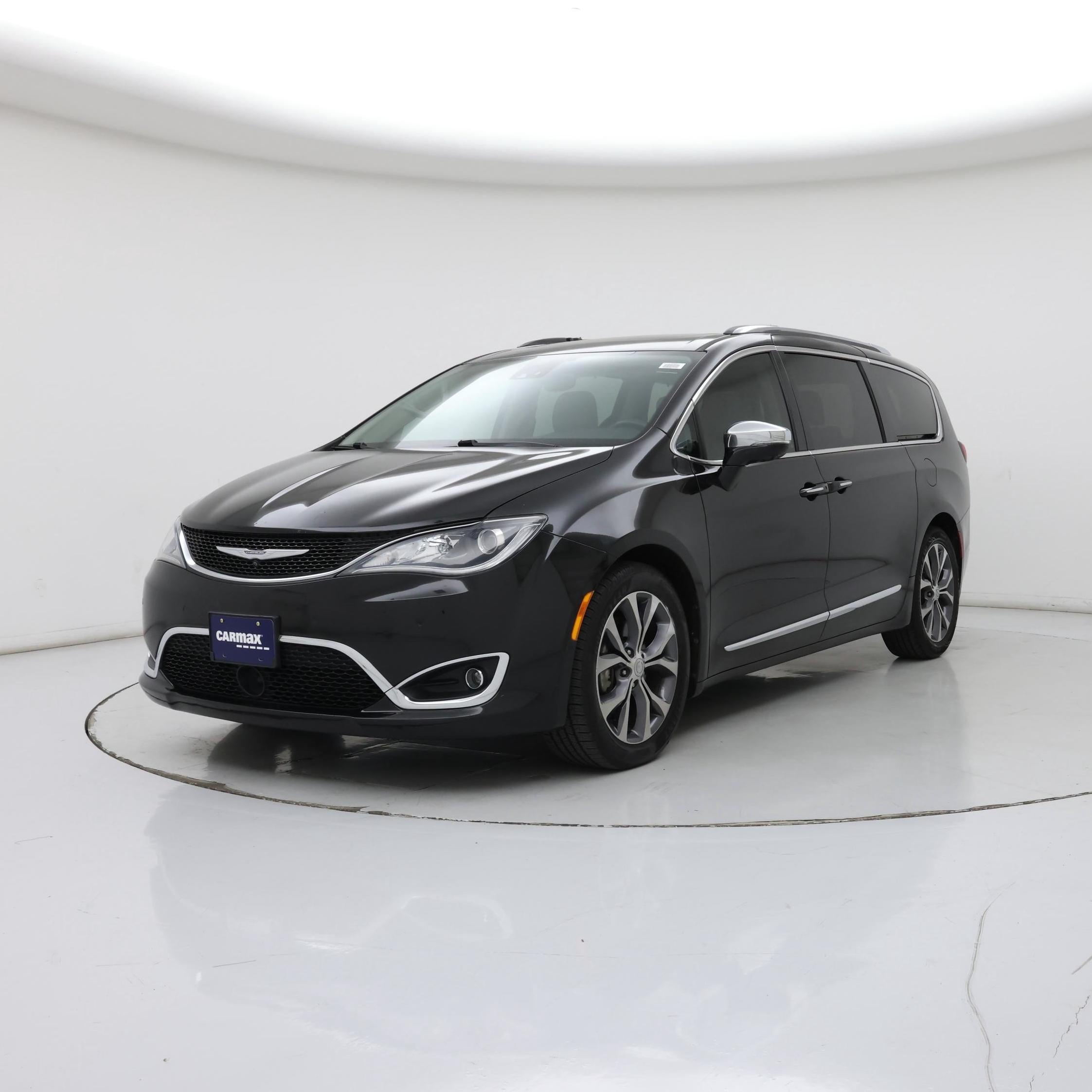 Thumbnail: 2018 Chrysler Pacifica - 4