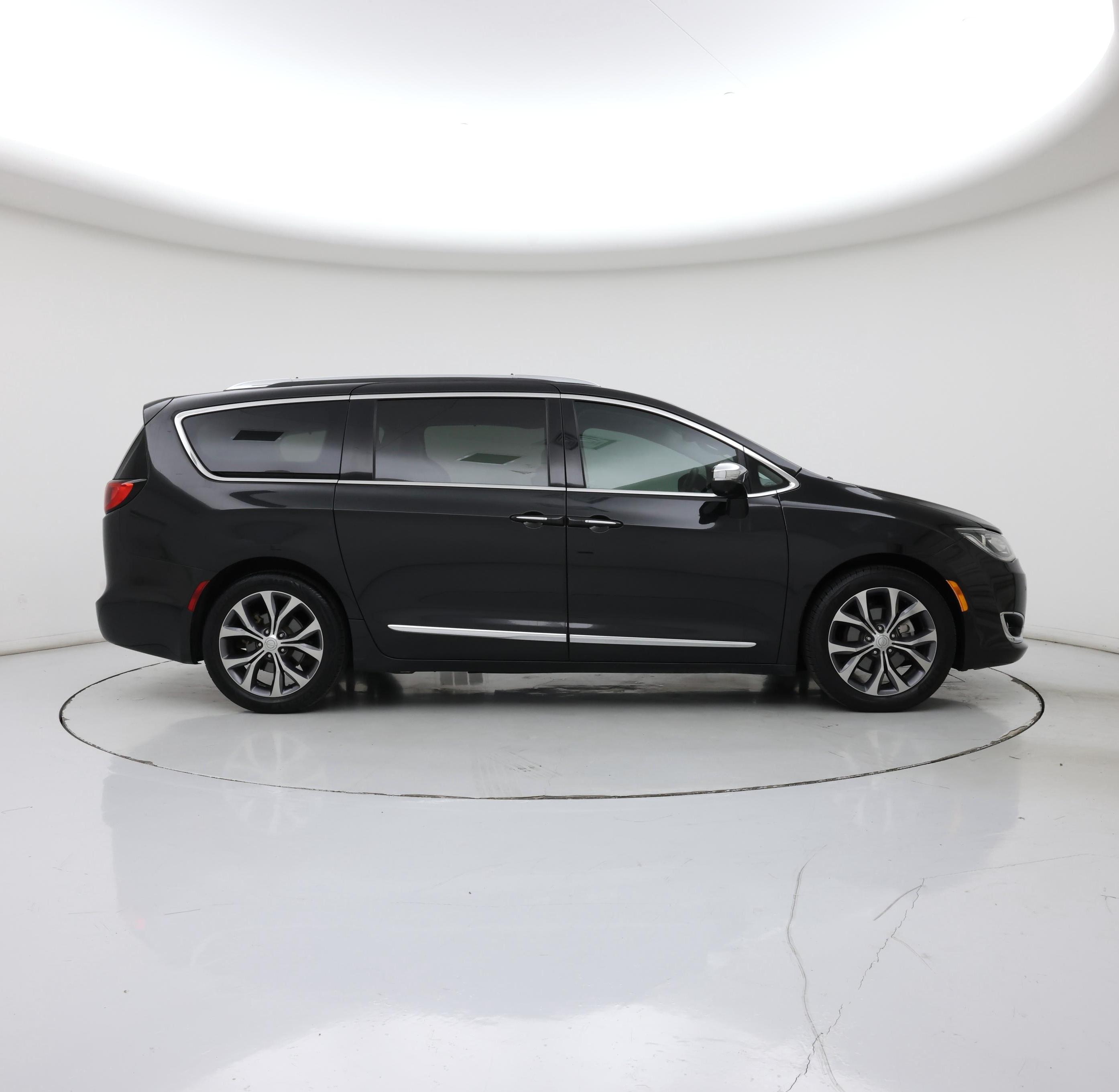 Thumbnail: 2018 Chrysler Pacifica - 7