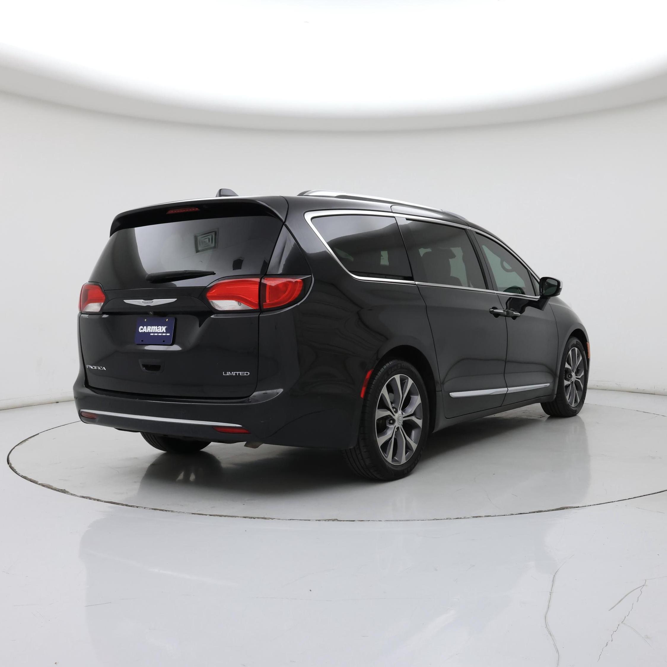 Thumbnail: 2018 Chrysler Pacifica - 8