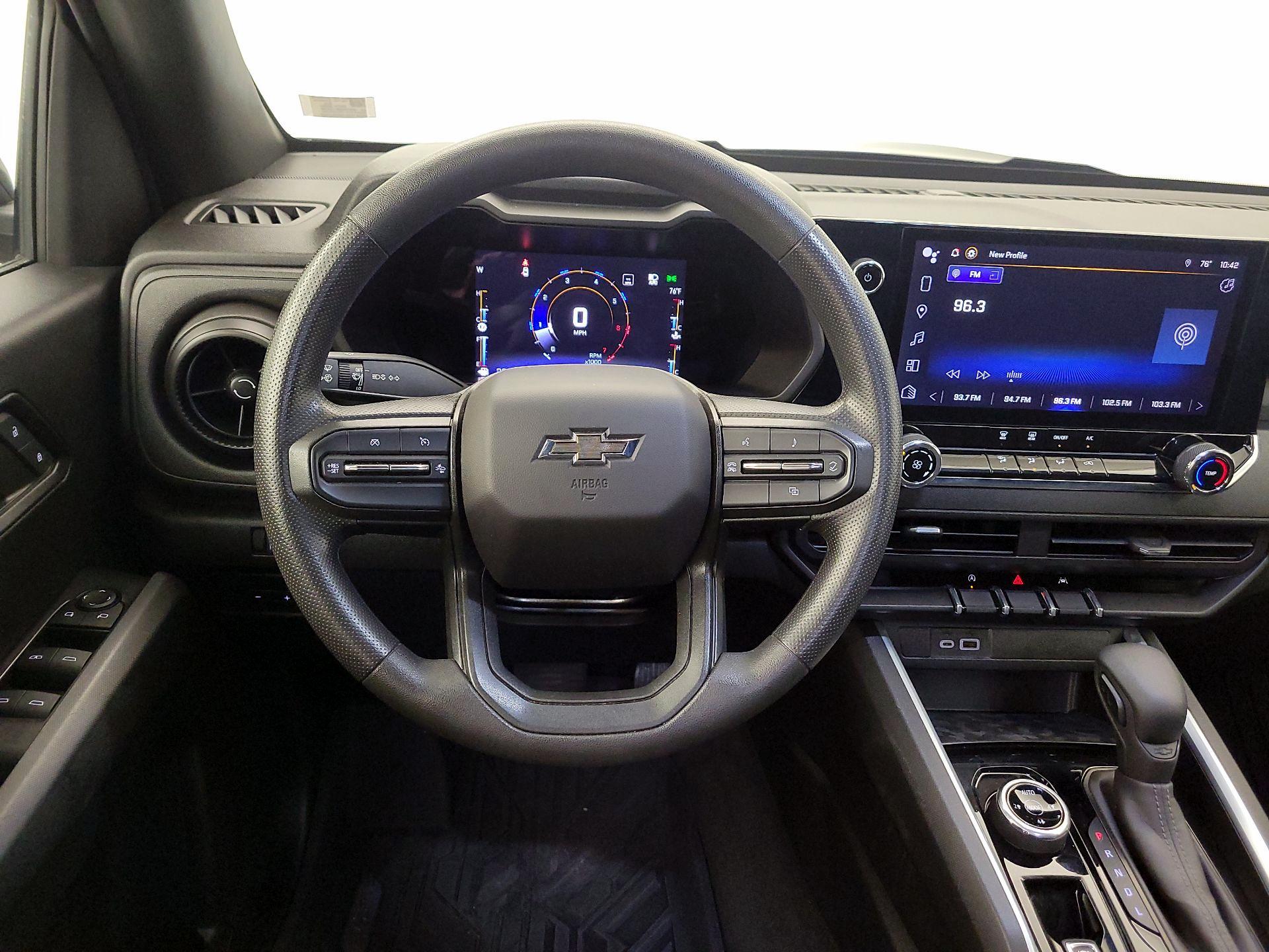 Thumbnail: 2023 Chevrolet Colorado - 10