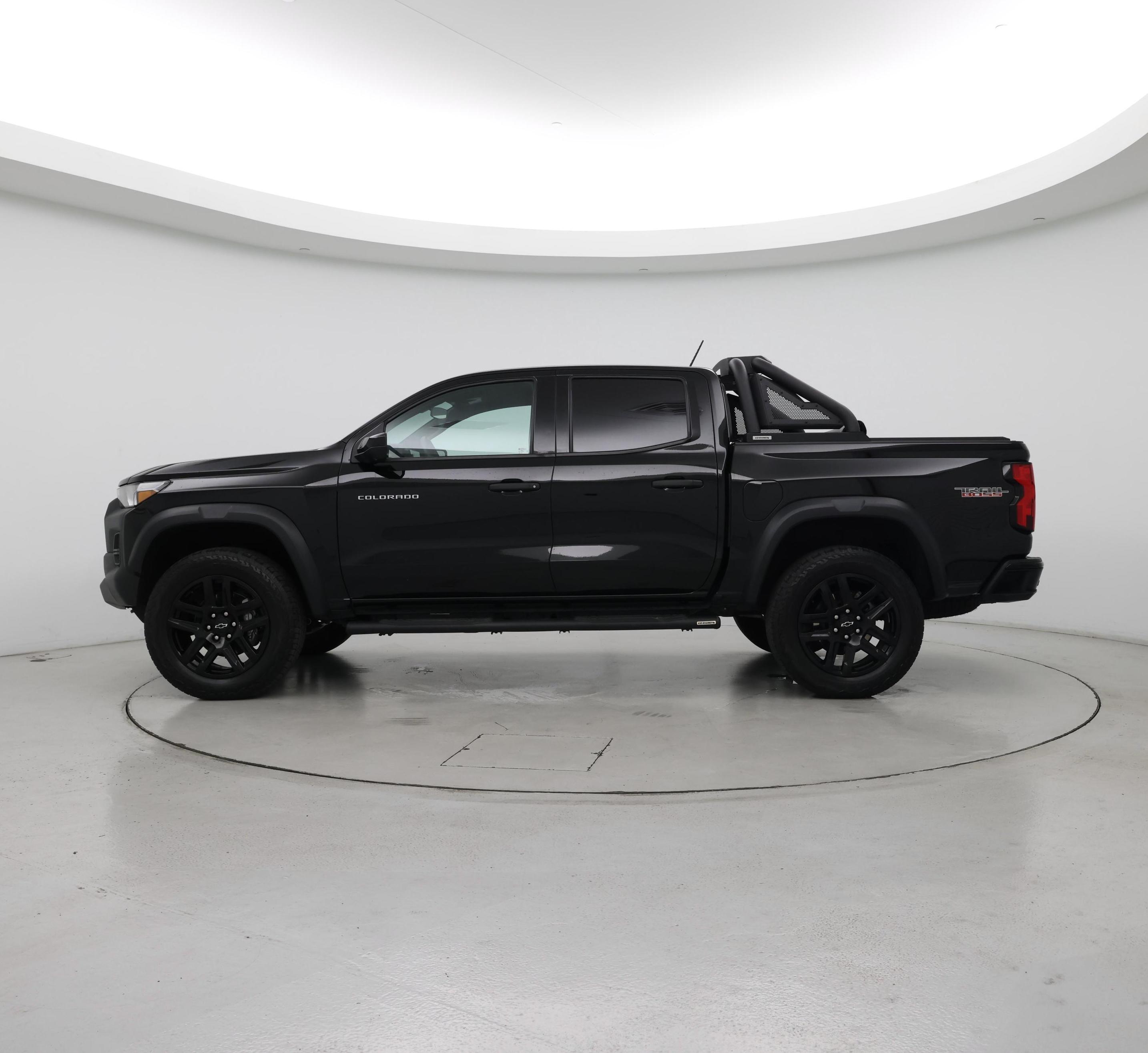 Thumbnail: 2023 Chevrolet Colorado - 3