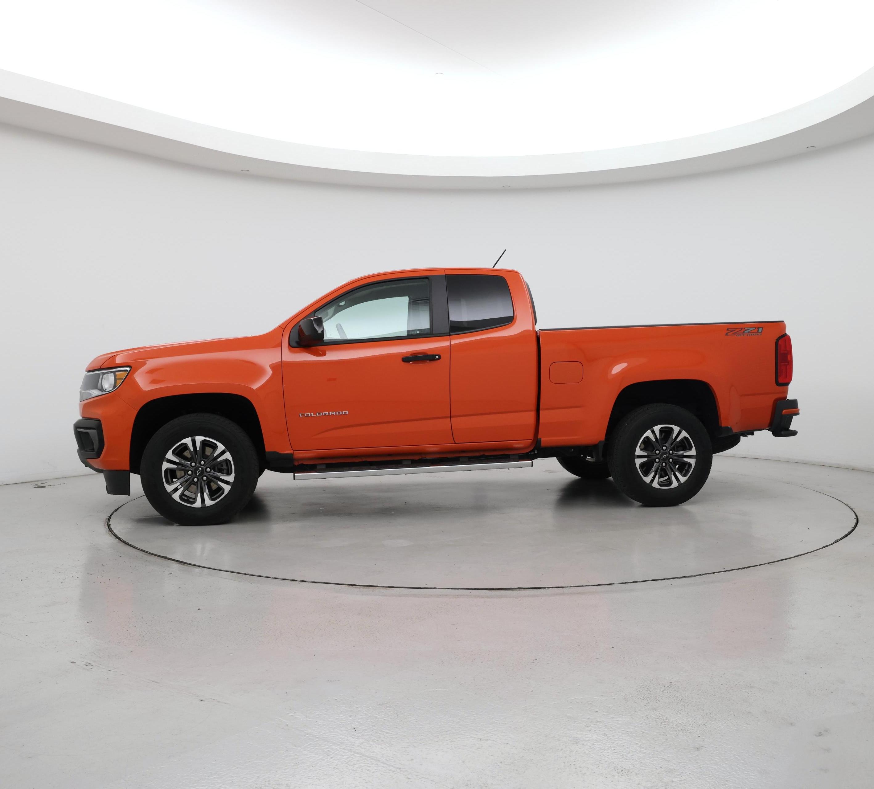 Thumbnail: 2021 Chevrolet Colorado - 3