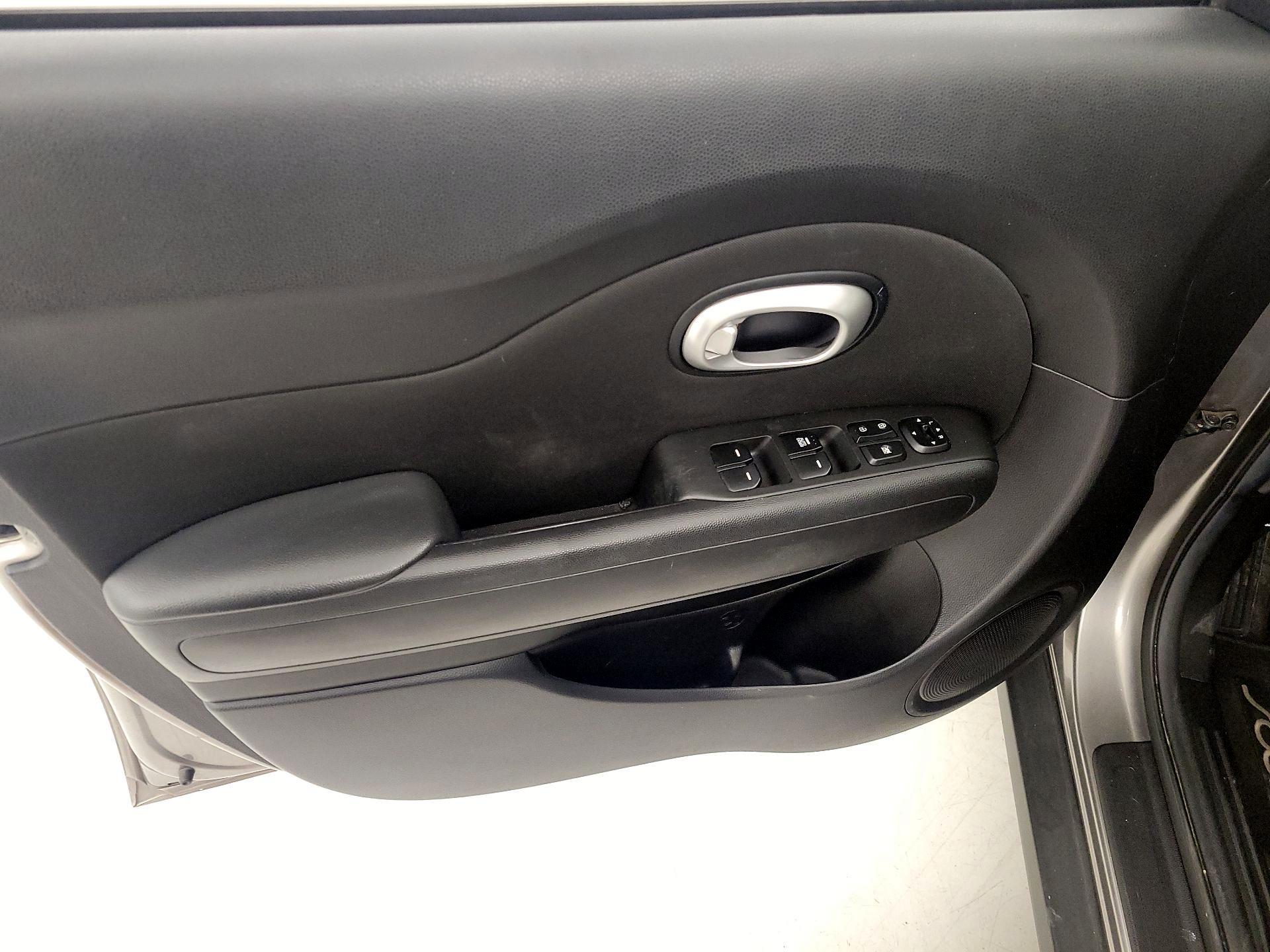Thumbnail: 2016 Kia Soul - 12