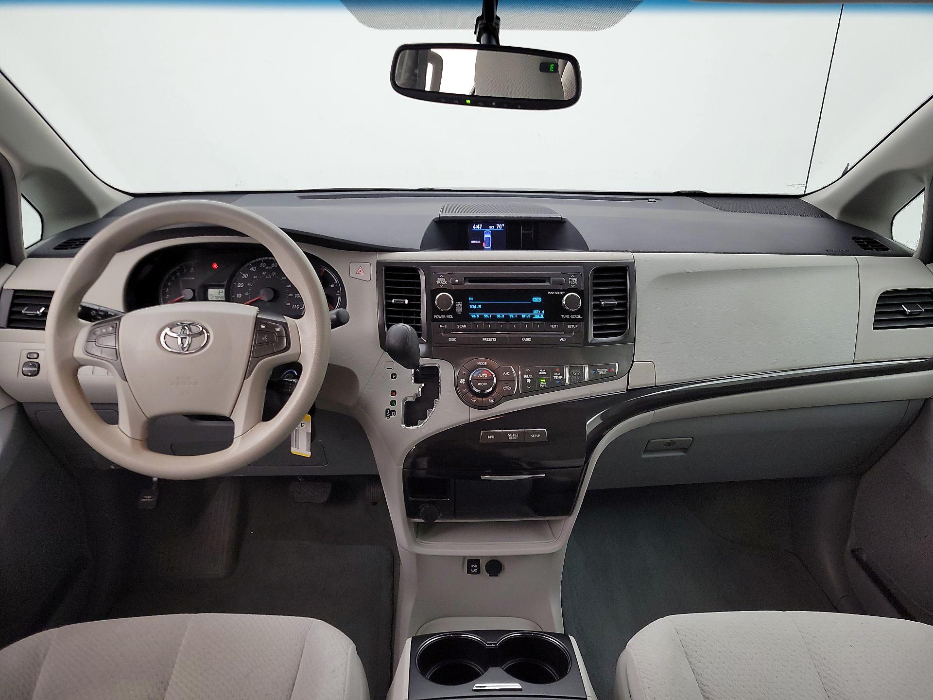 Thumbnail: 2014 Toyota Sienna - 9