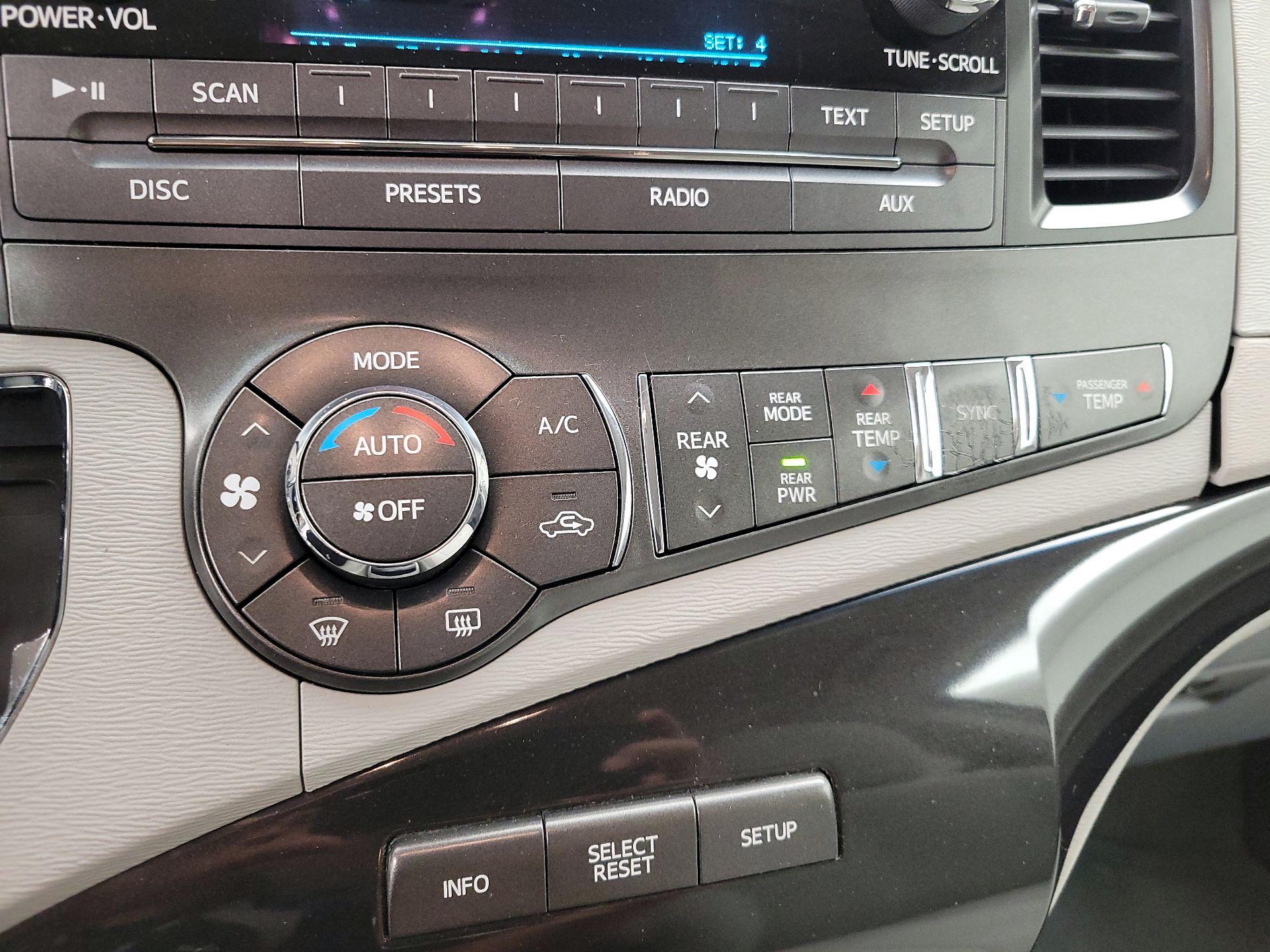 Thumbnail: 2014 Toyota Sienna - 16