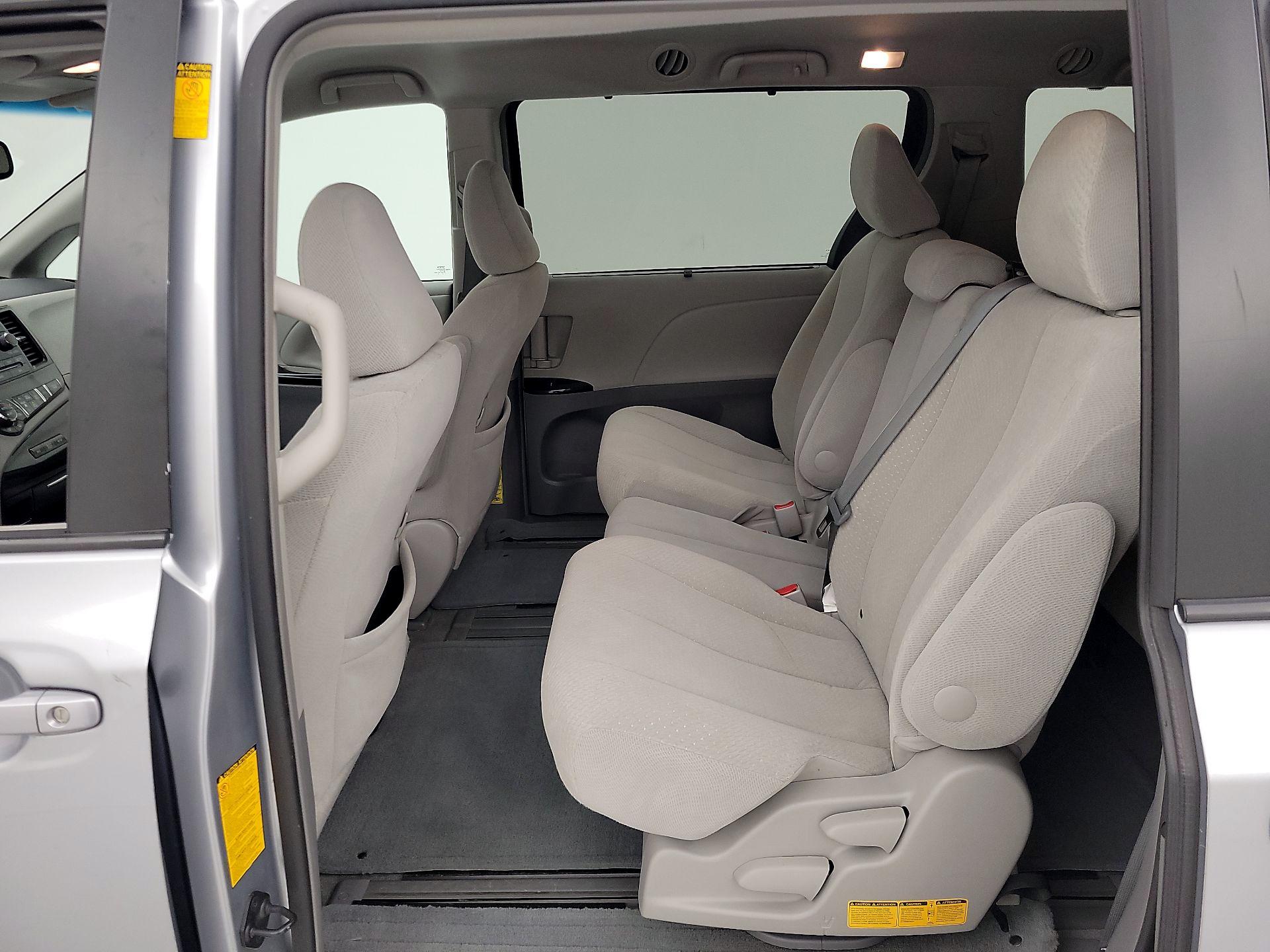 Thumbnail: 2014 Toyota Sienna - 19