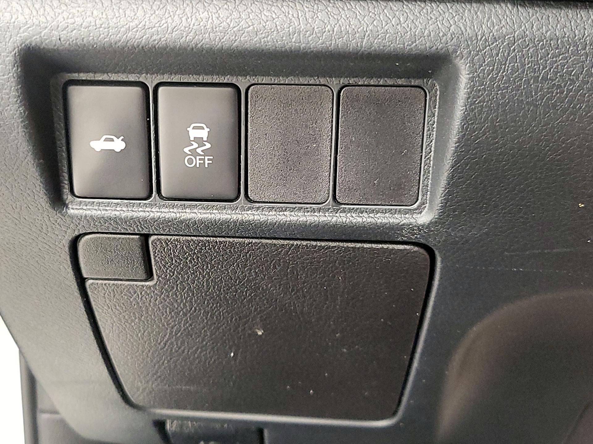 Thumbnail: 2015 Toyota Avalon - 13