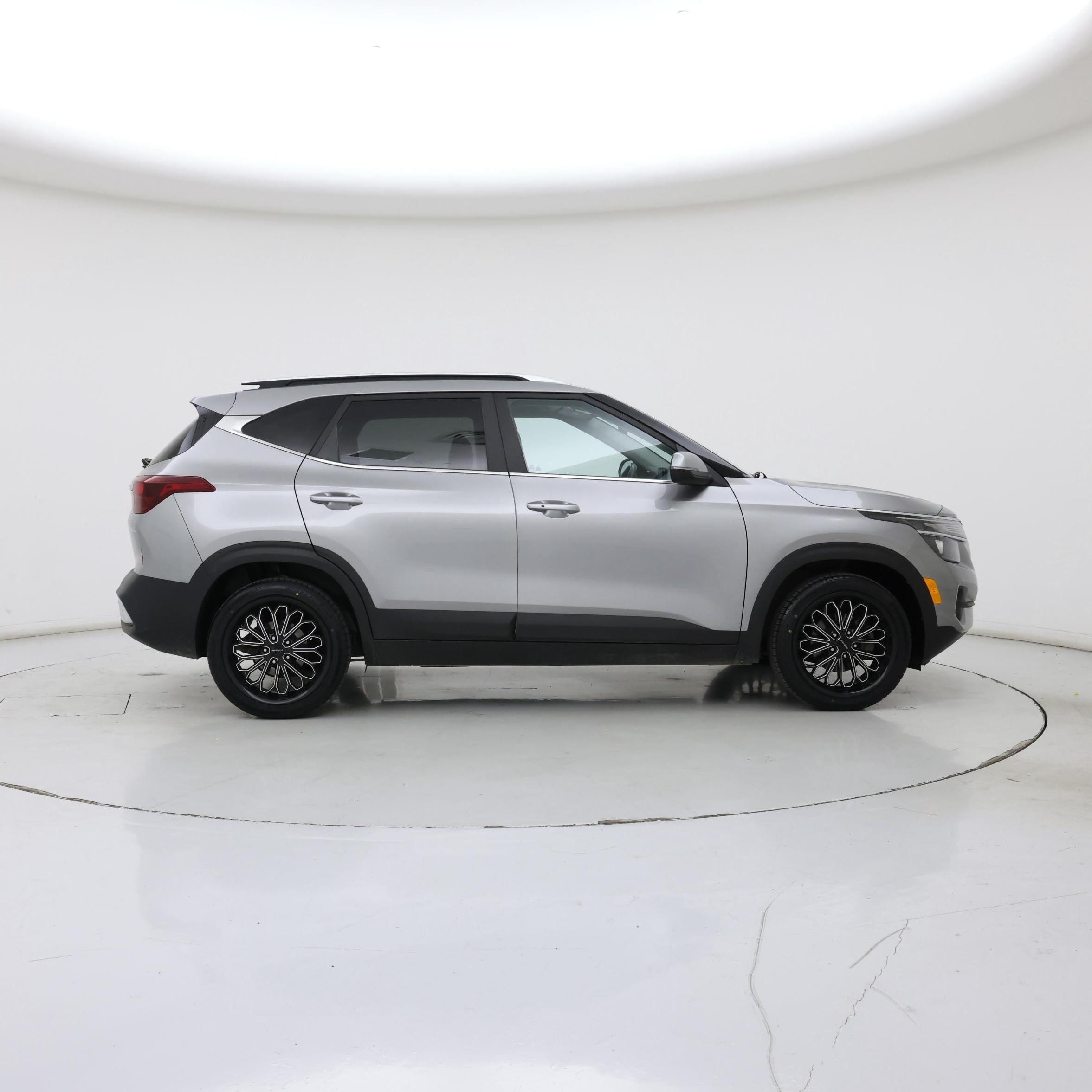 Thumbnail: 2023 Kia Seltos - 7