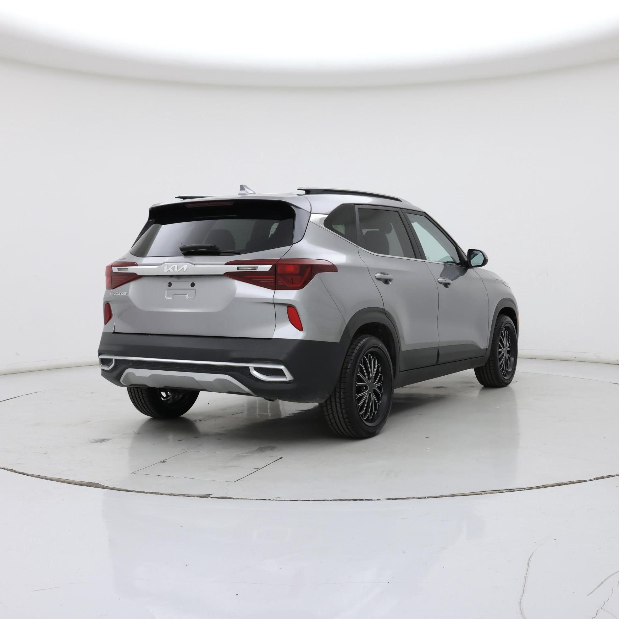 Thumbnail: 2023 Kia Seltos - 8