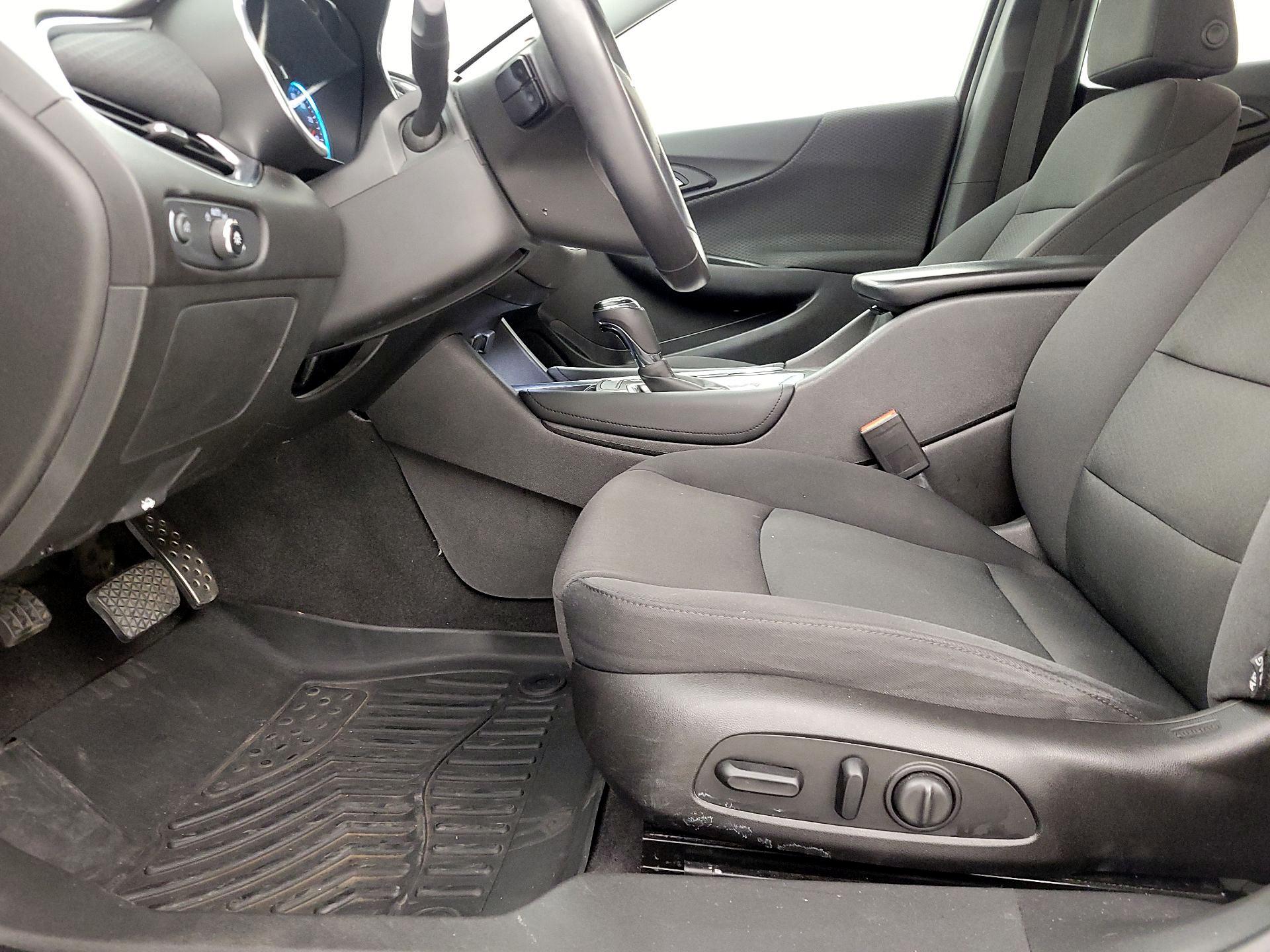 Thumbnail: 2016 Chevrolet Malibu - 11