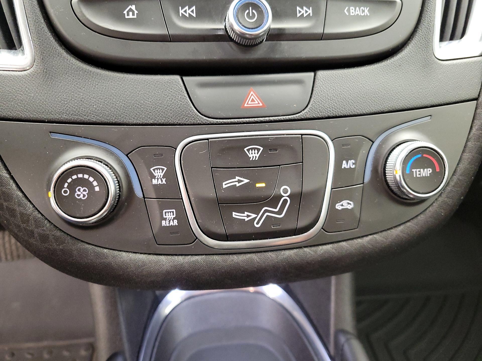 Thumbnail: 2016 Chevrolet Malibu - 16