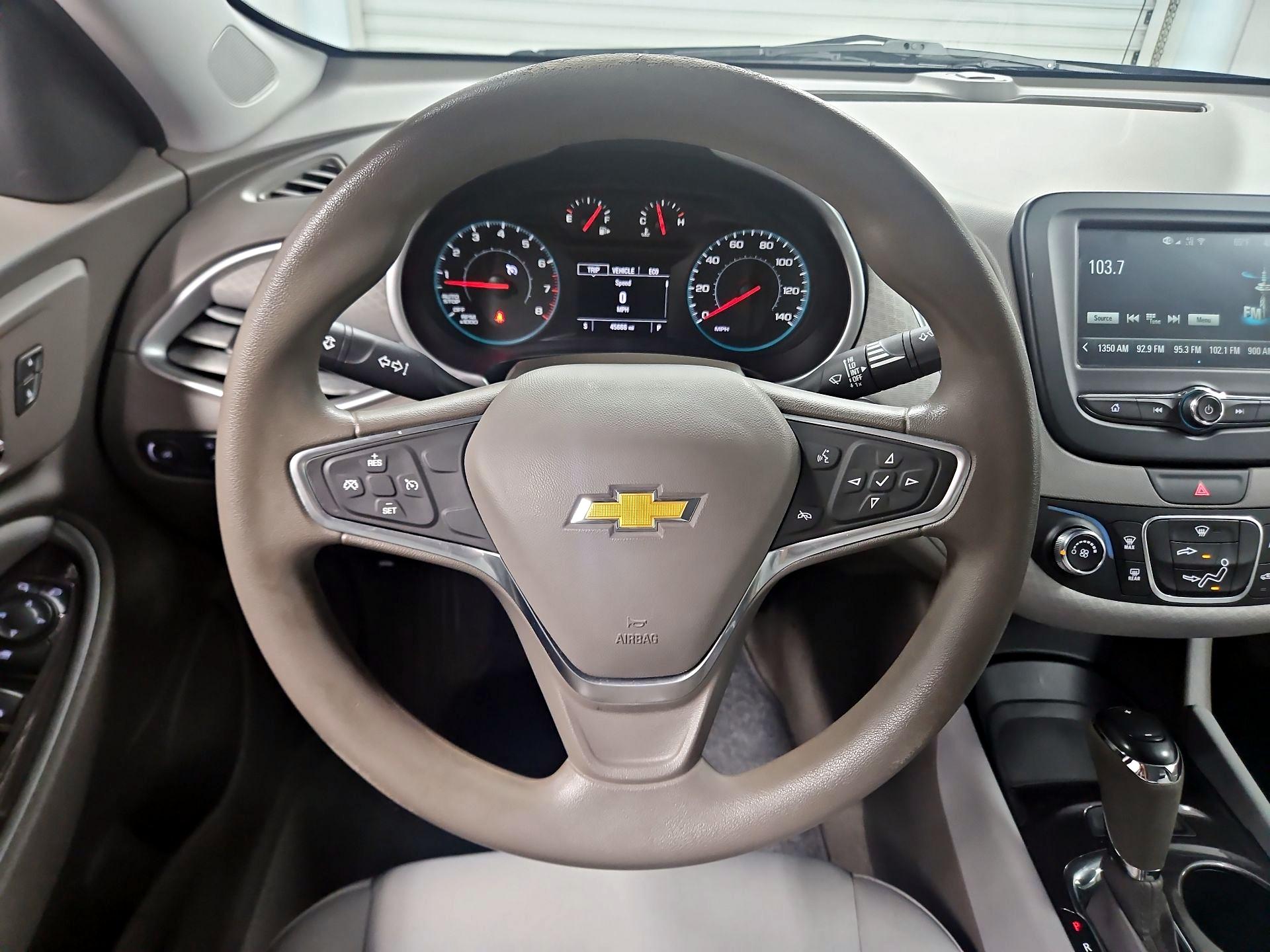 Thumbnail: 2018 Chevrolet Malibu - 10