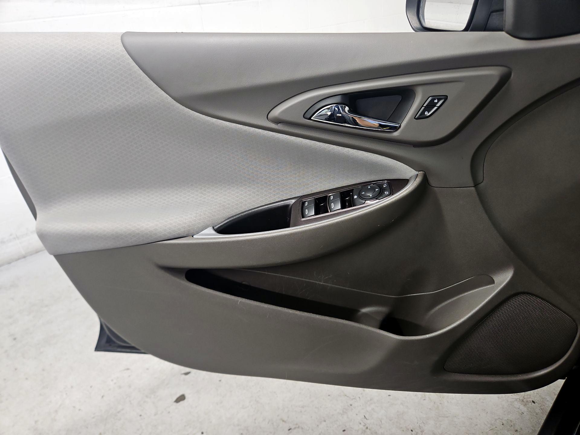 Thumbnail: 2018 Chevrolet Malibu - 12