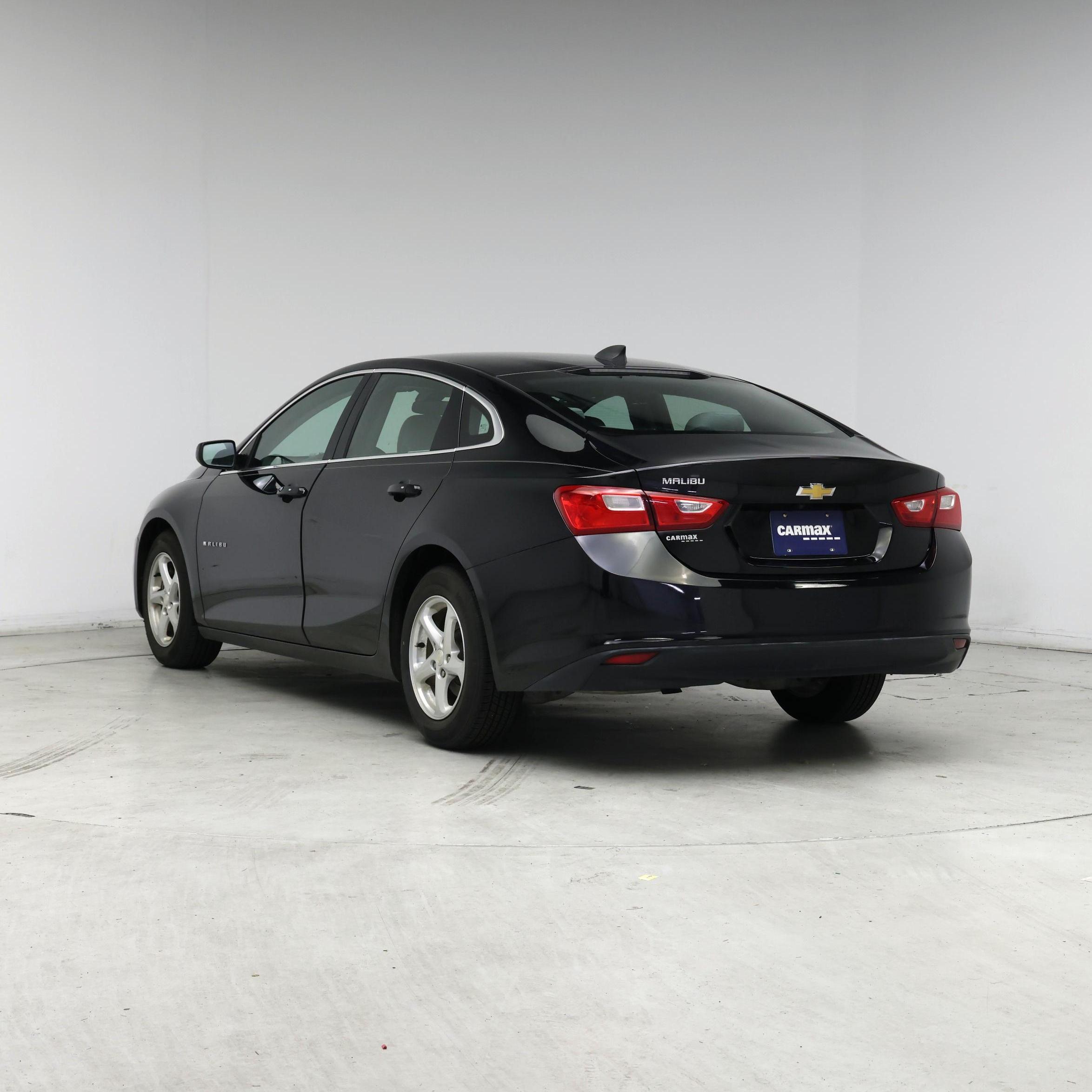 Thumbnail: 2018 Chevrolet Malibu - 2