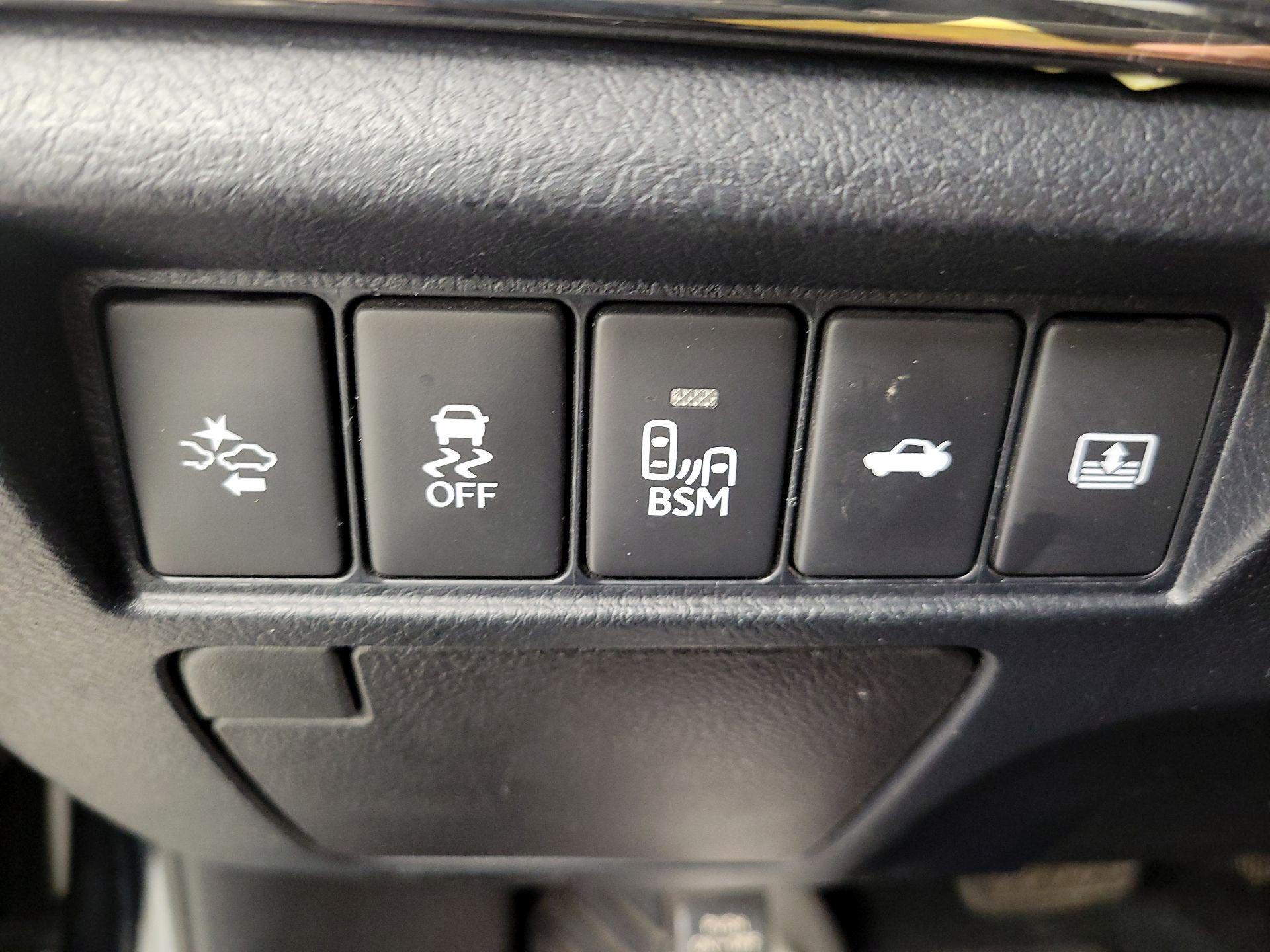 Thumbnail: 2016 Toyota Avalon - 13