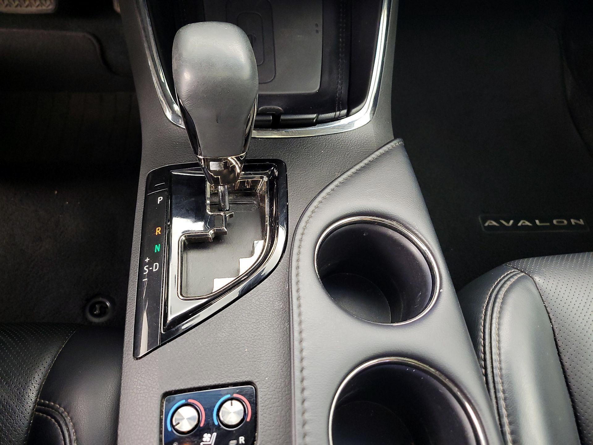 Thumbnail: 2016 Toyota Avalon - 17