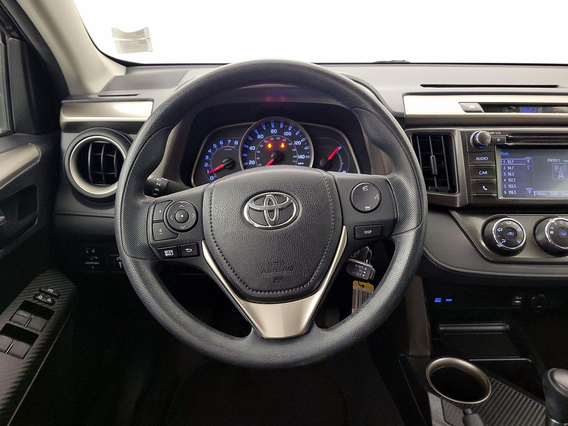 Thumbnail: 2015 Toyota RAV4 - 10