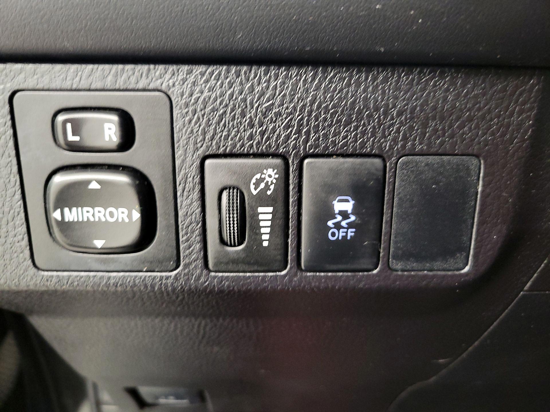 Thumbnail: 2015 Toyota RAV4 - 13