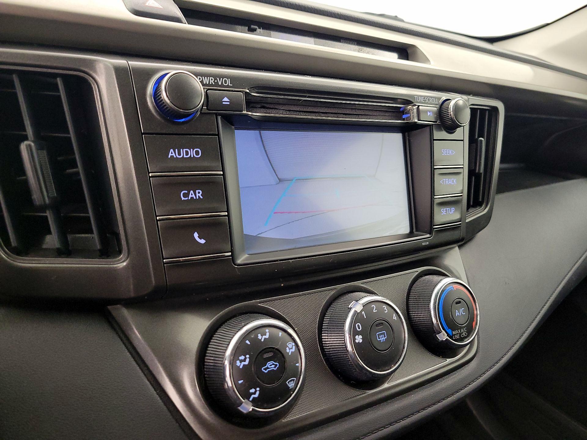 Thumbnail: 2015 Toyota RAV4 - 14