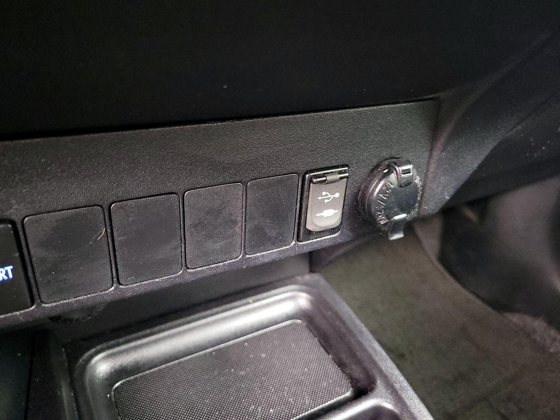 Thumbnail: 2015 Toyota RAV4 - 18