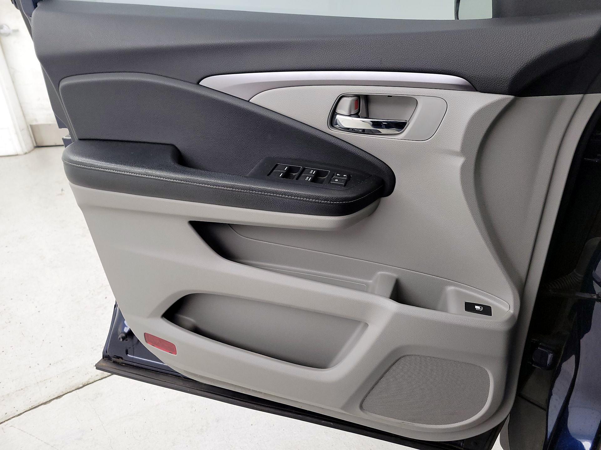 Thumbnail: 2017 Honda Ridgeline - 12