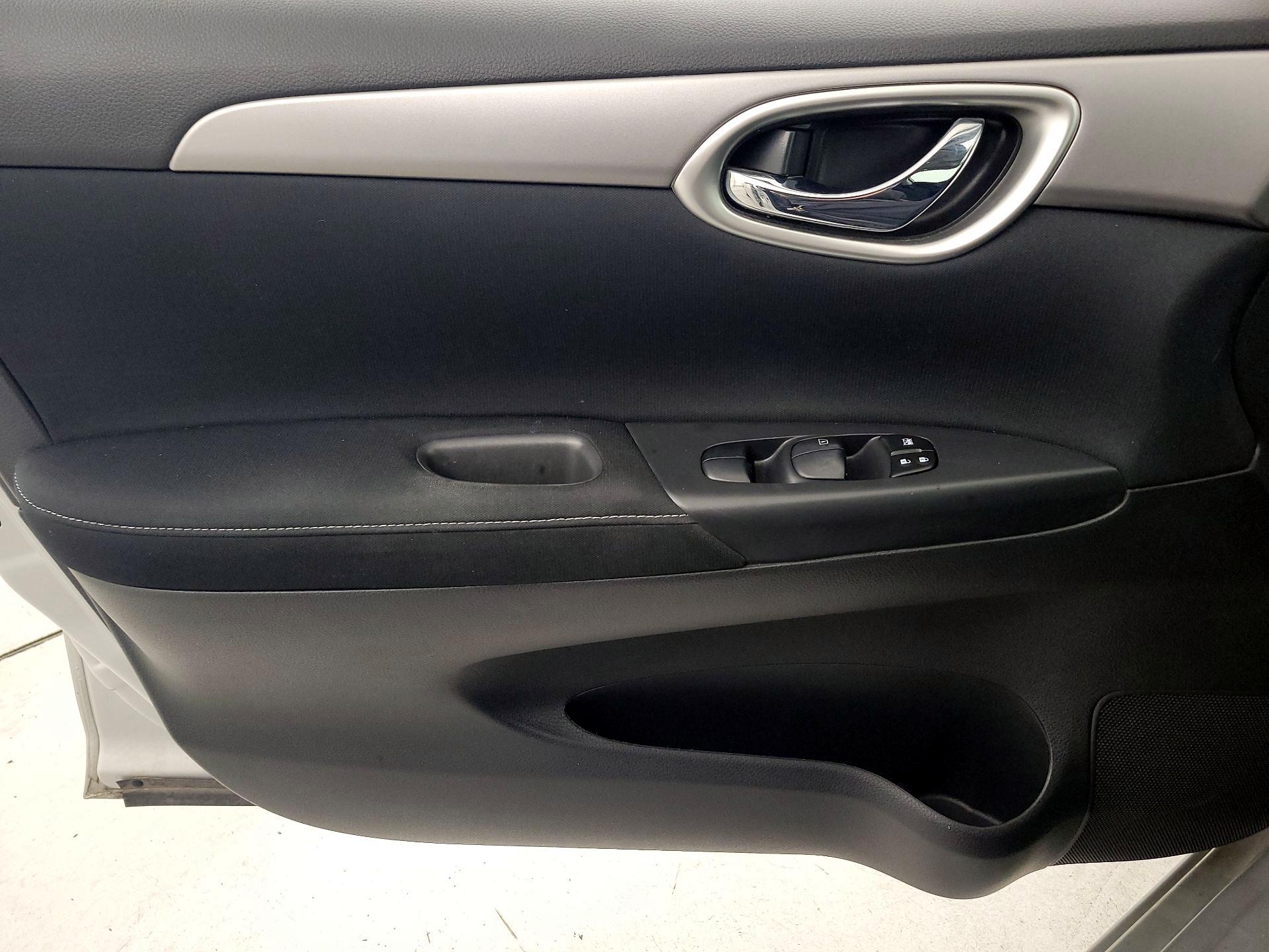 Thumbnail: 2015 Nissan Sentra - 12