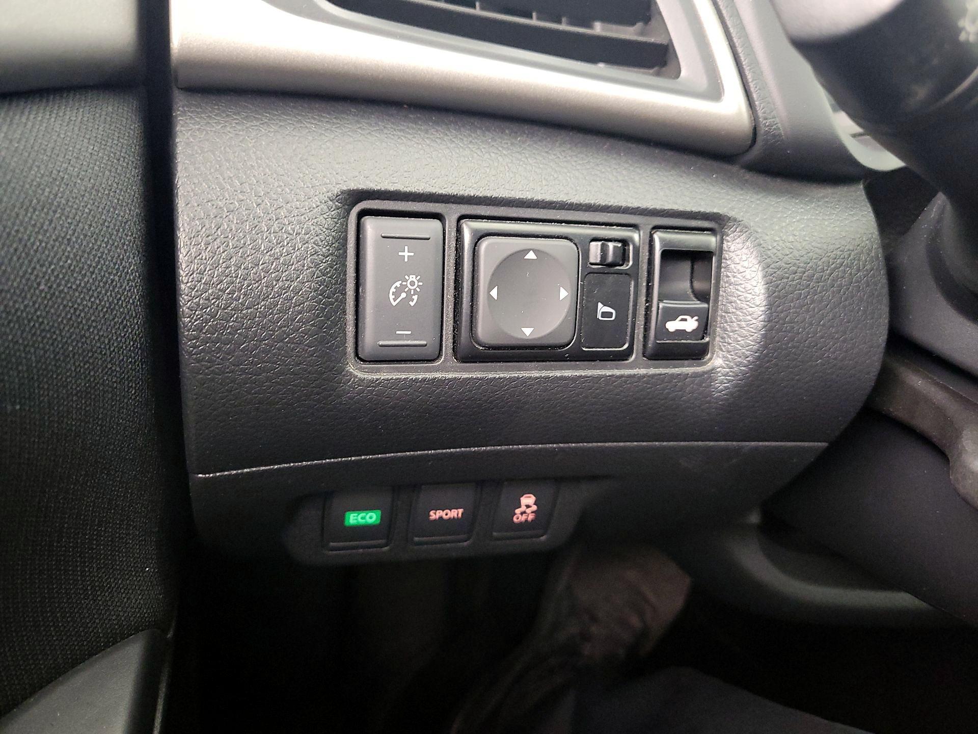 Thumbnail: 2015 Nissan Sentra - 13