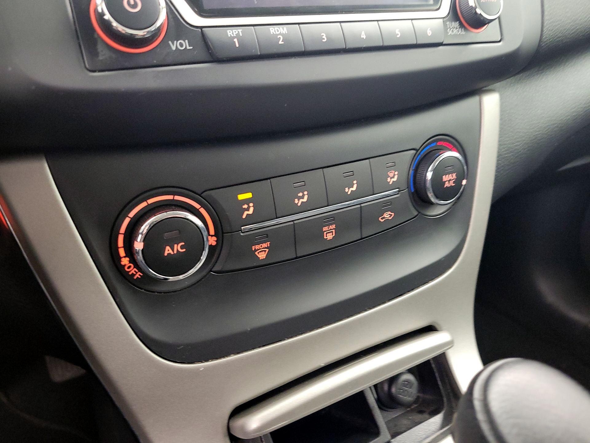 Thumbnail: 2015 Nissan Sentra - 16