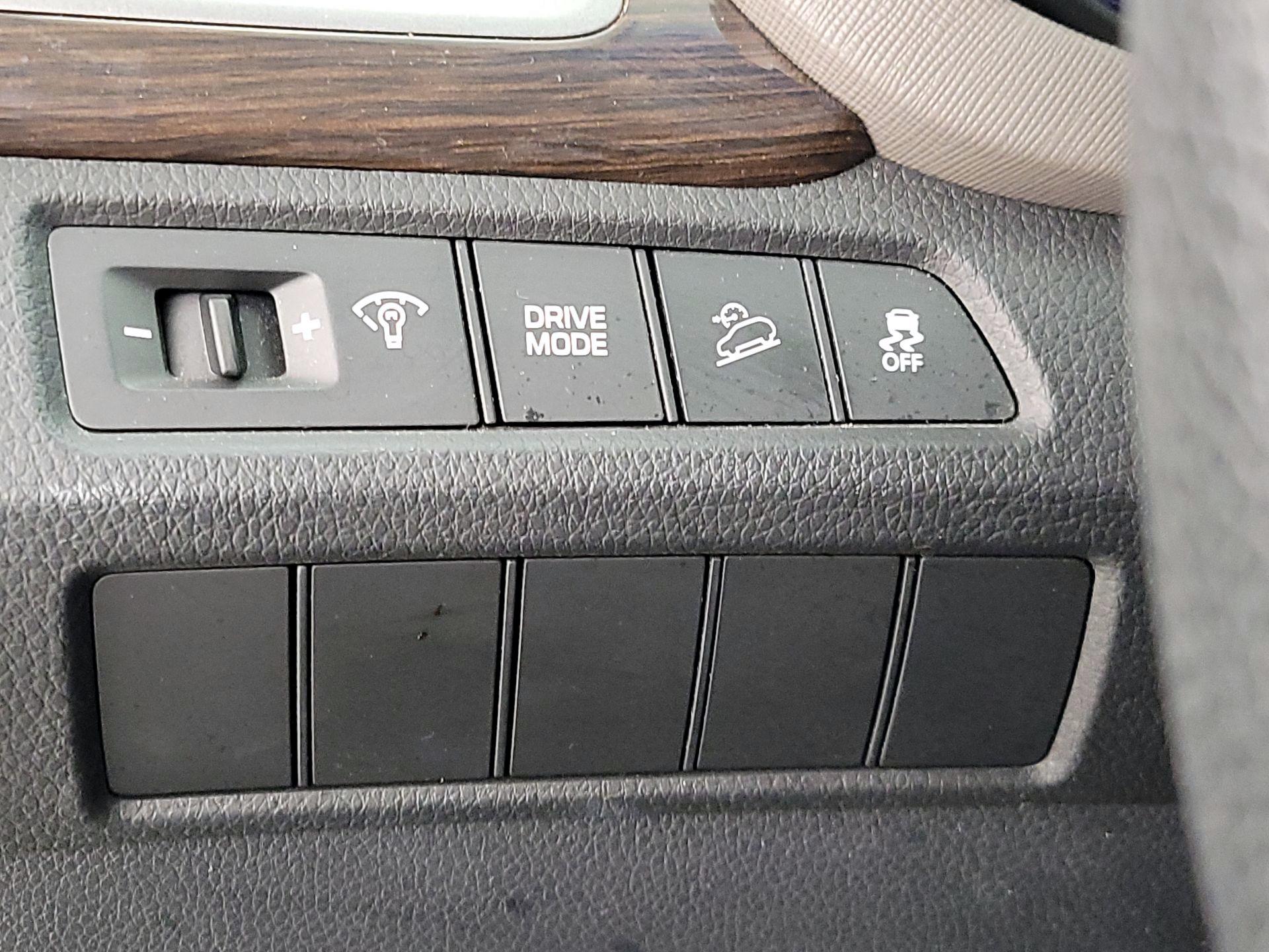 Thumbnail: 2018 Hyundai Santa Fe - 13