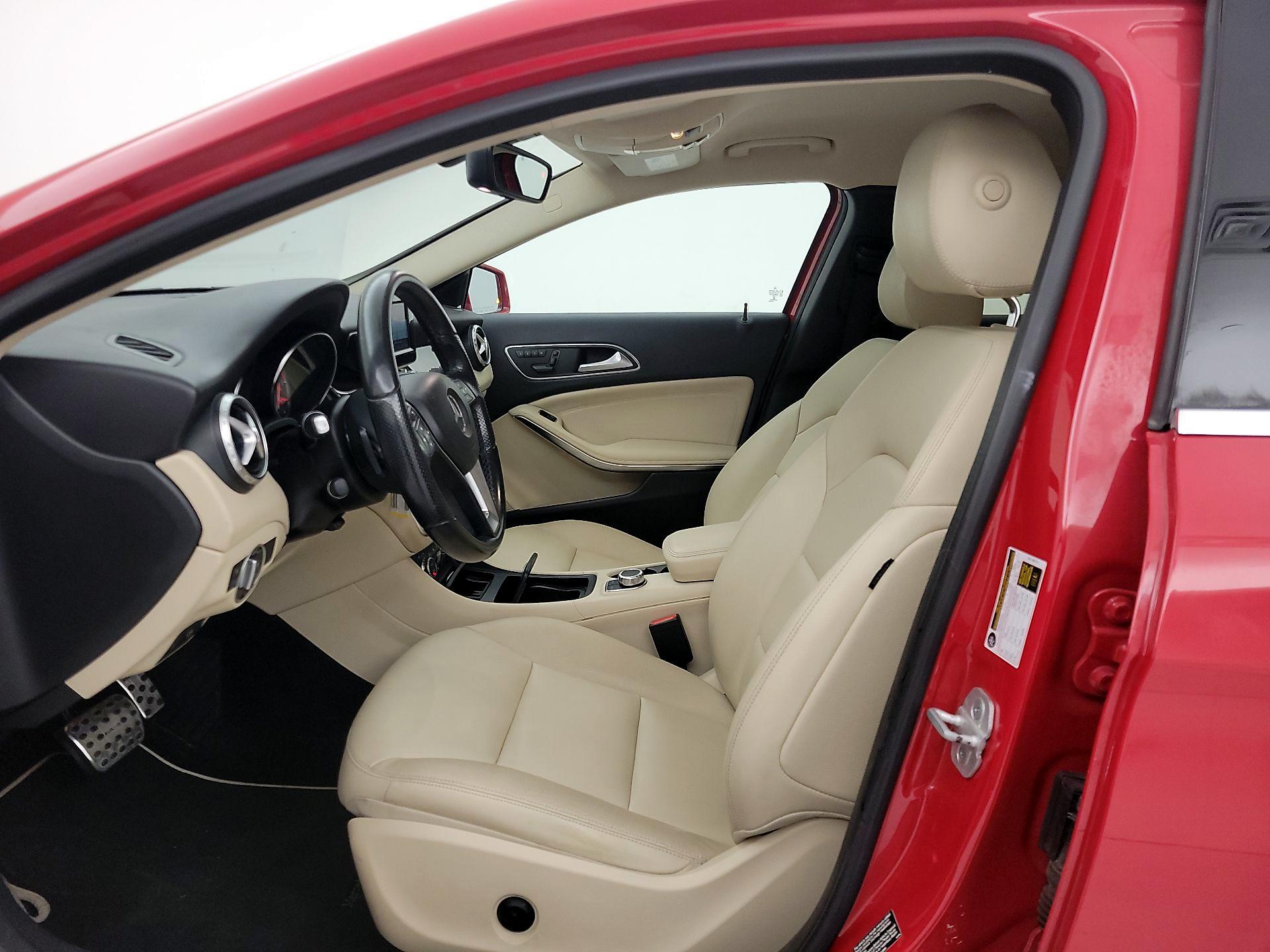 Thumbnail: 2015 Mercedes-Benz GLA - 9