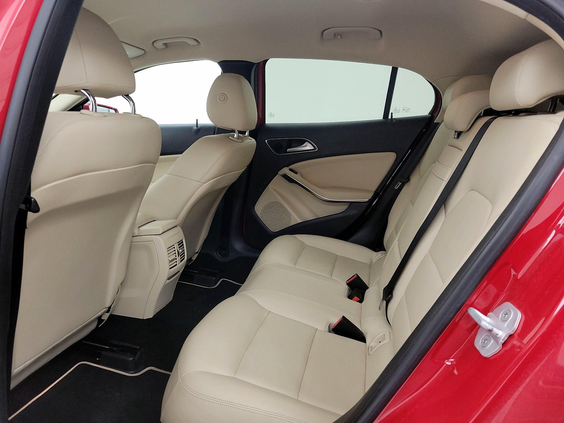 Thumbnail: 2015 Mercedes-Benz GLA - 17