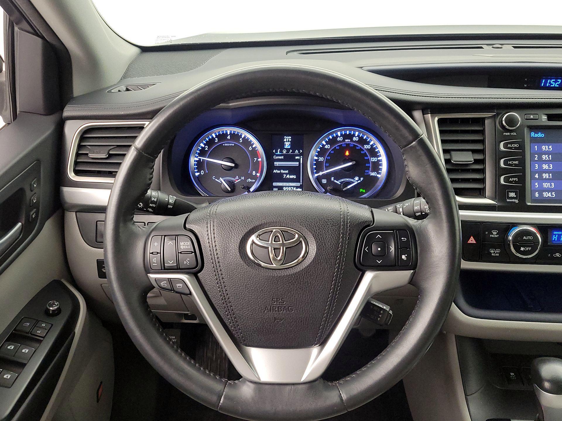 Thumbnail: 2015 Toyota Highlander - 10