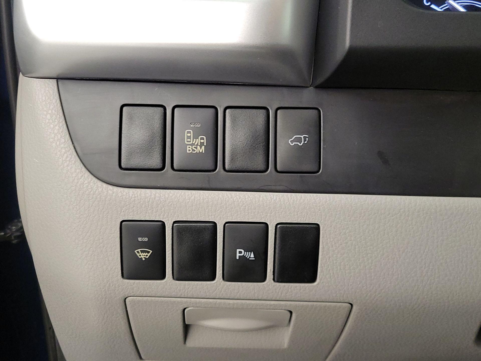 Thumbnail: 2015 Toyota Highlander - 13