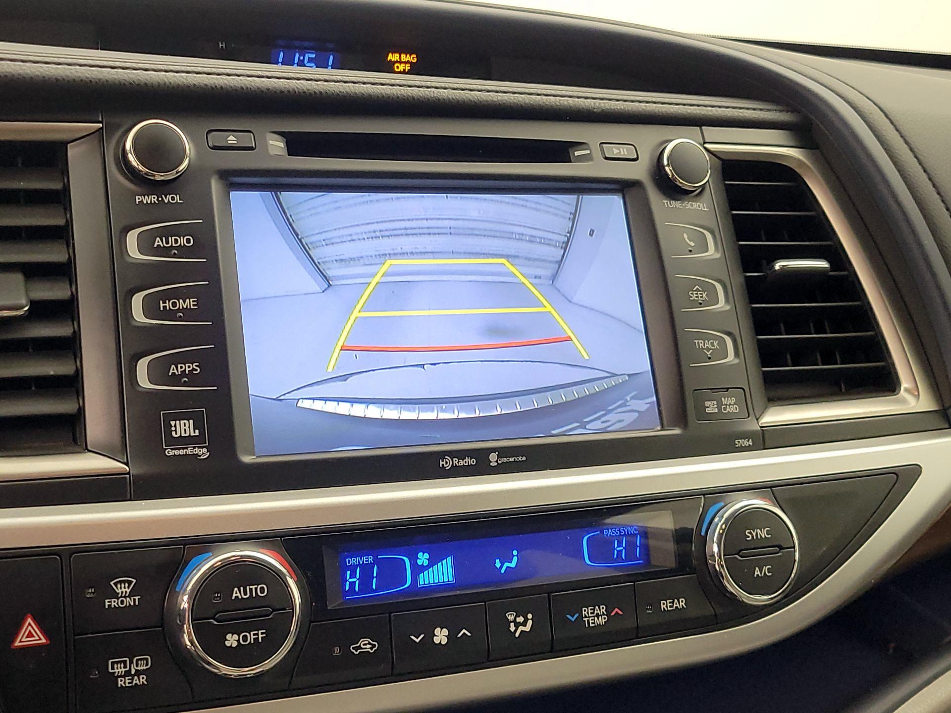 Thumbnail: 2015 Toyota Highlander - 15