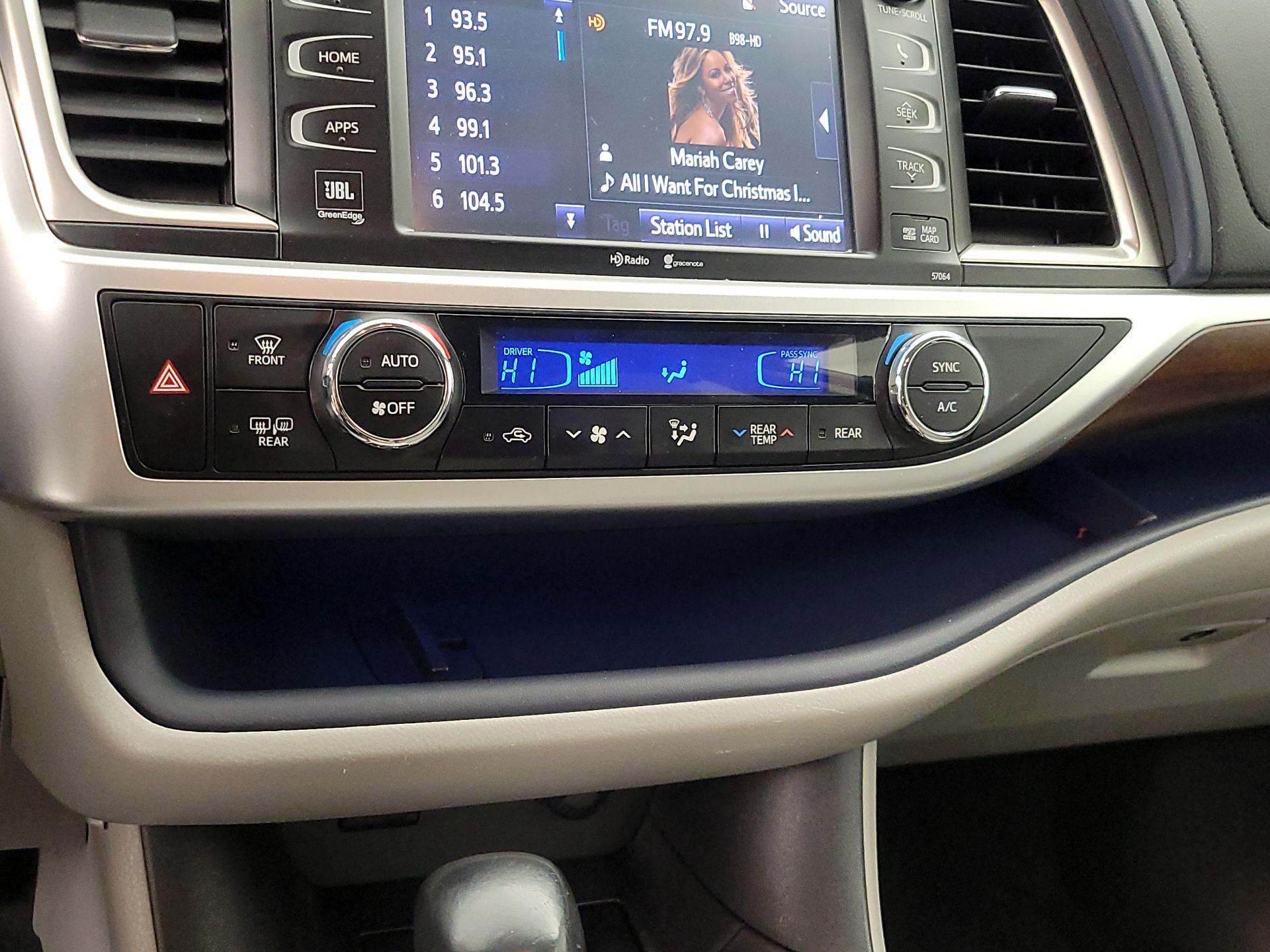 Thumbnail: 2015 Toyota Highlander - 17