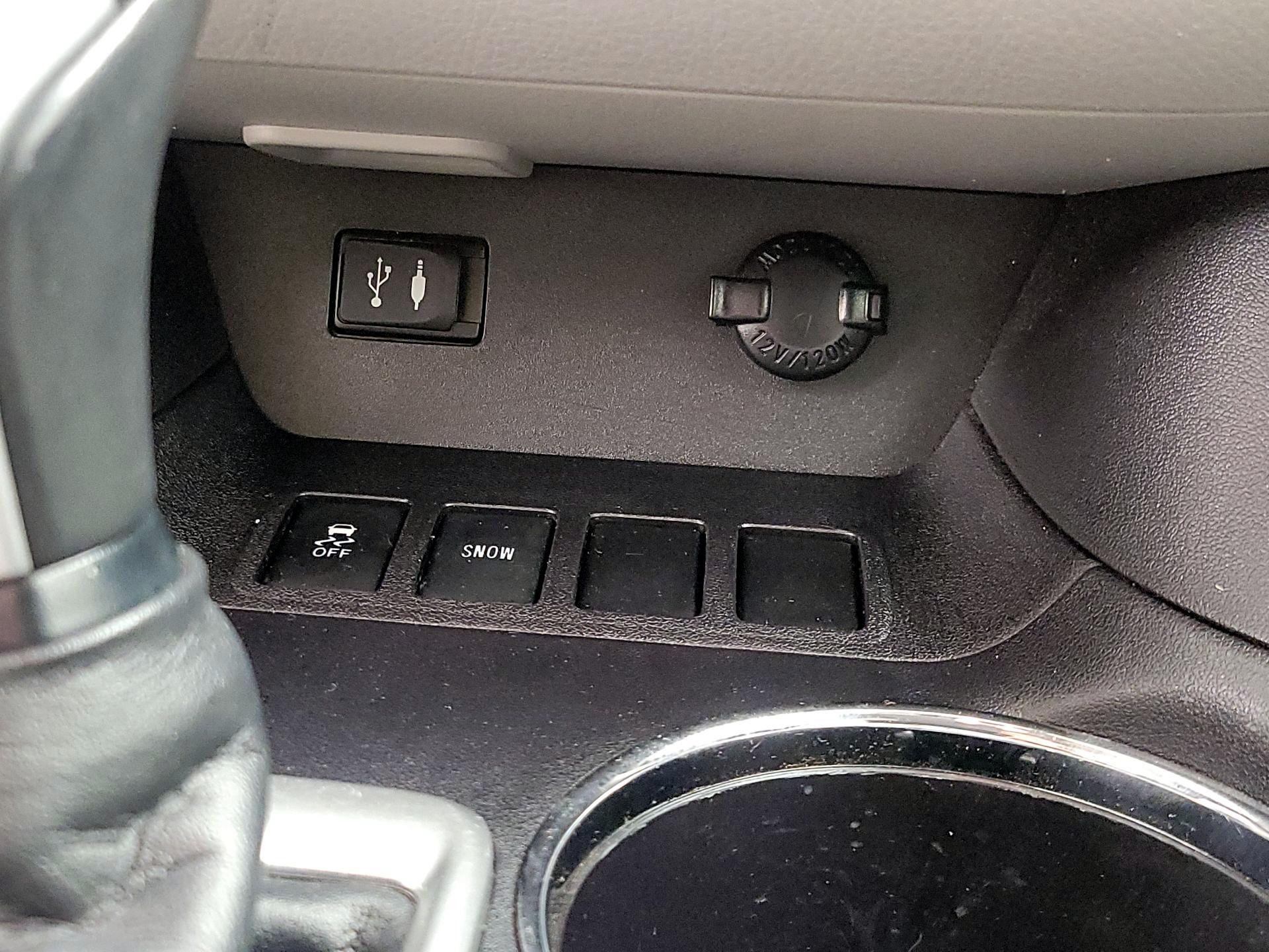 Thumbnail: 2015 Toyota Highlander - 19